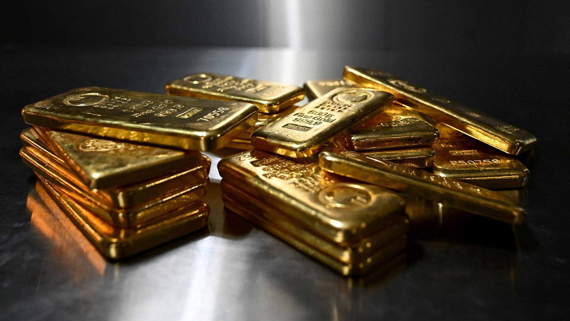 Image for the title: Gold rises 1.1% in spot trading 