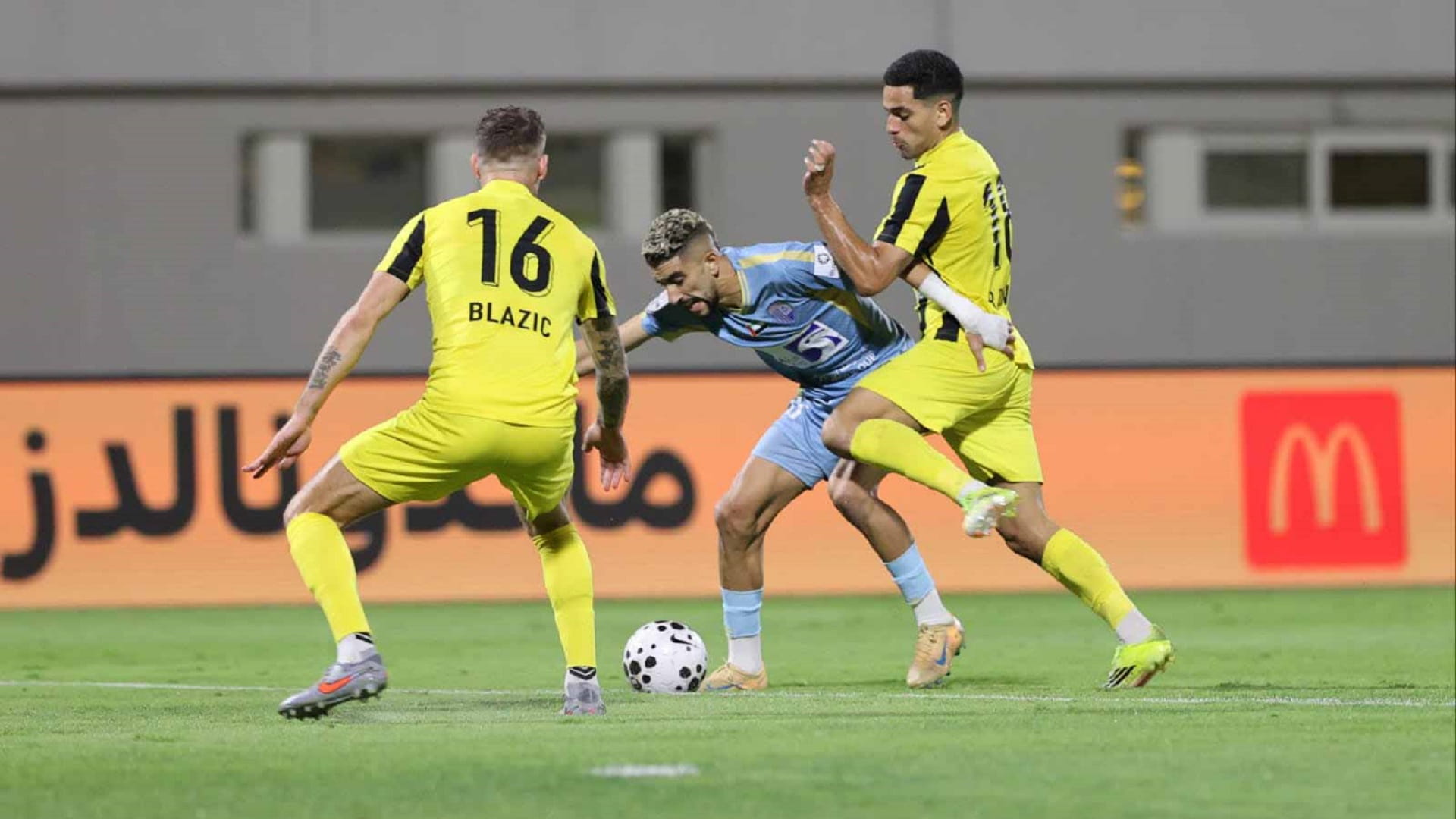 التعادل الإيجابي يحسم لقاء كلباء والظفرة في دوري أدنوك للمحترفين 