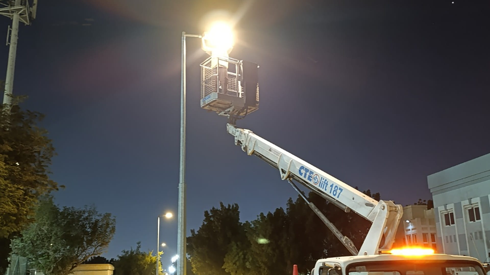 Image for the title: SEWA sets 4,359 light poles and 35,166 maintenance works in 2025 