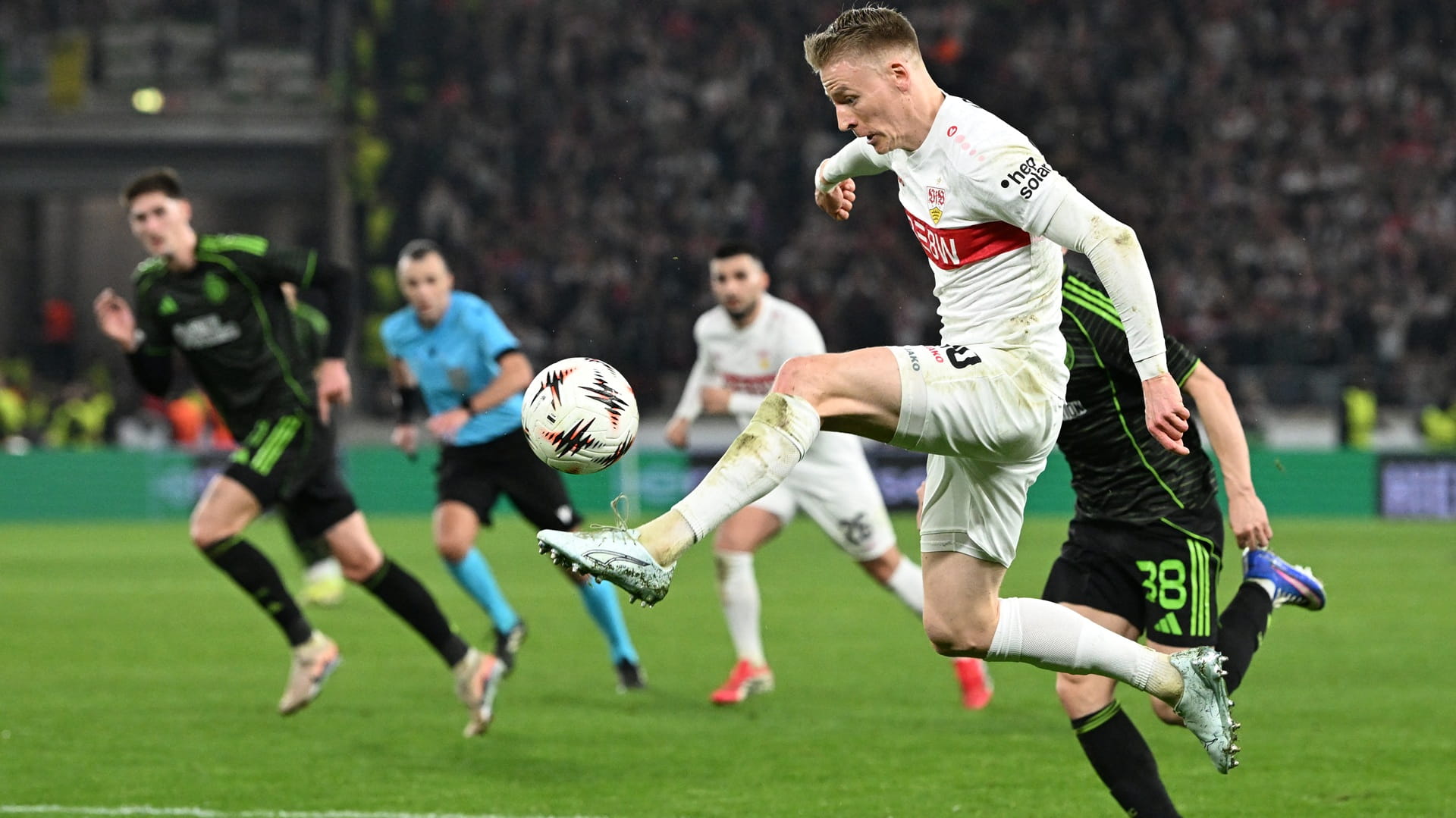 VfB Stuttgart advances to Europa League Round of 16