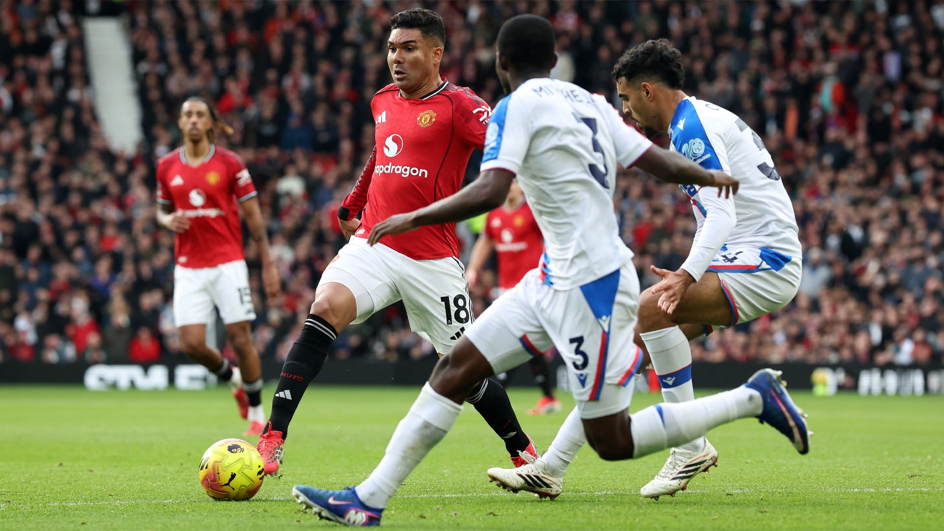 Manchester United extends unbeaten run with Crystal Palace win