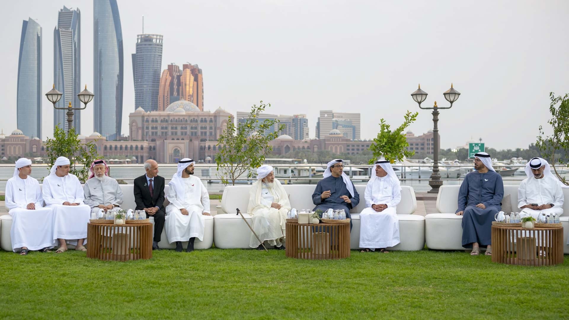 Mansour bin Zayed attends Ramadan iftar banquet with officials