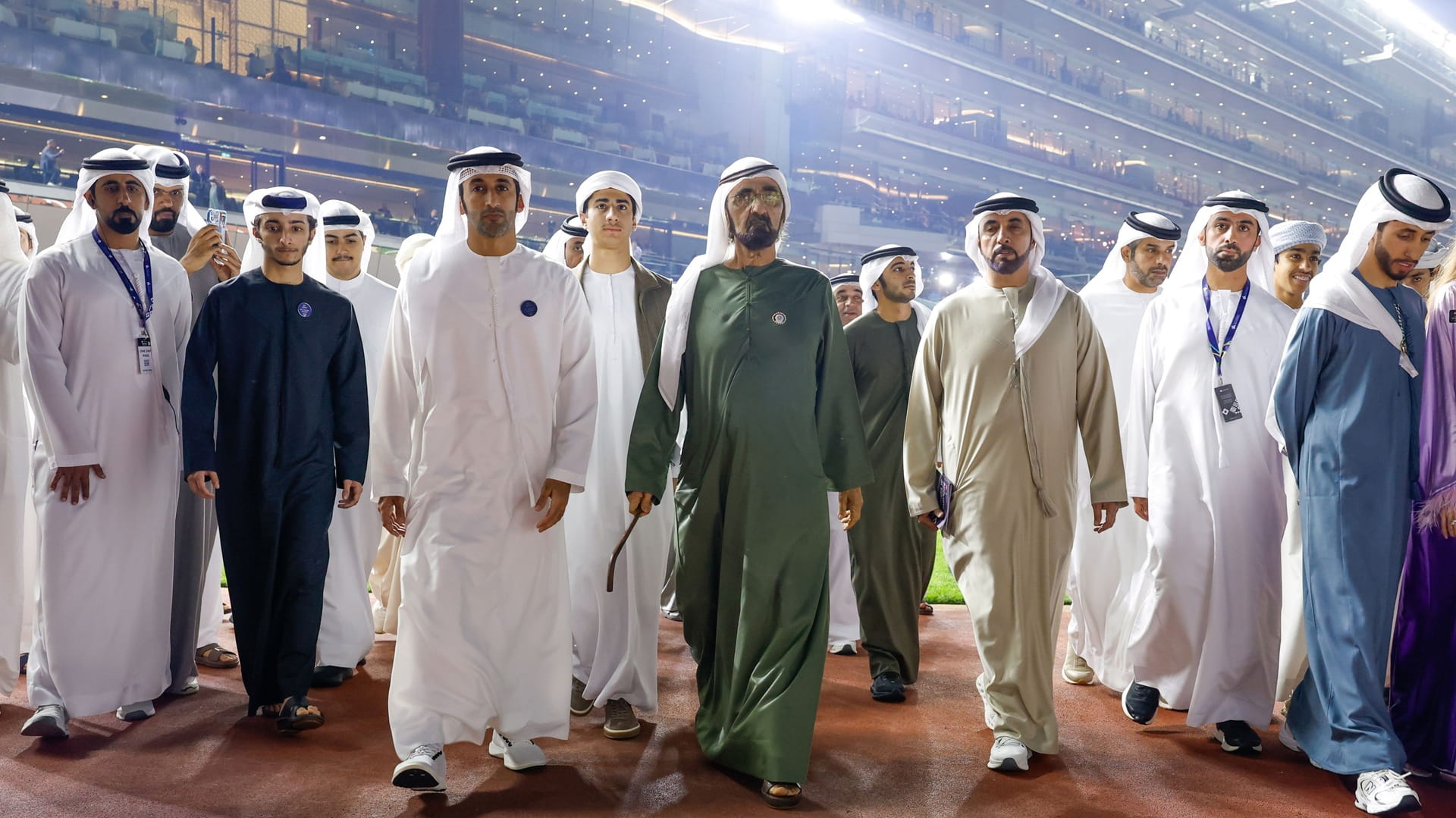 صورة بعنوان: محمد بن راشد يشهد سباق "الإمارات سوبر ساترداي" بميدان دبي 