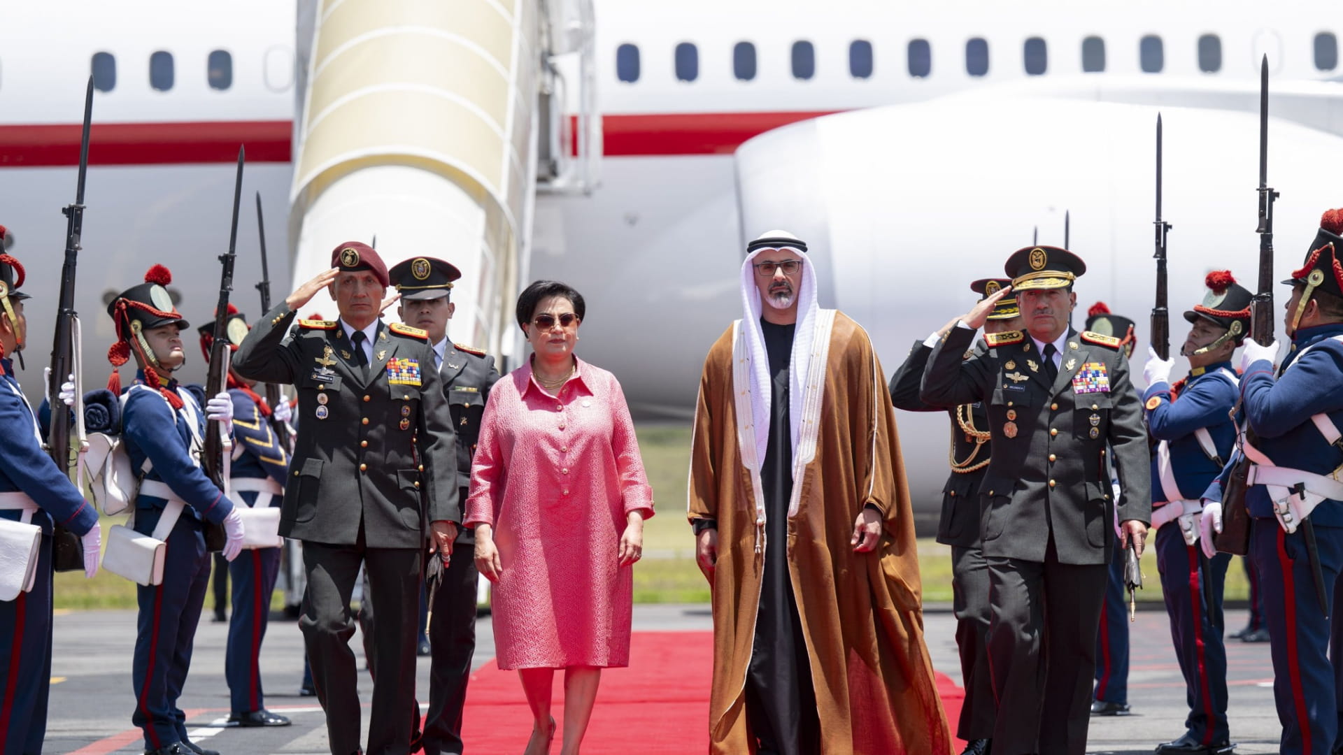 ولي عهد أبوظبي يصل العاصمة الإكوادورية كيتو في زيارة رسمية