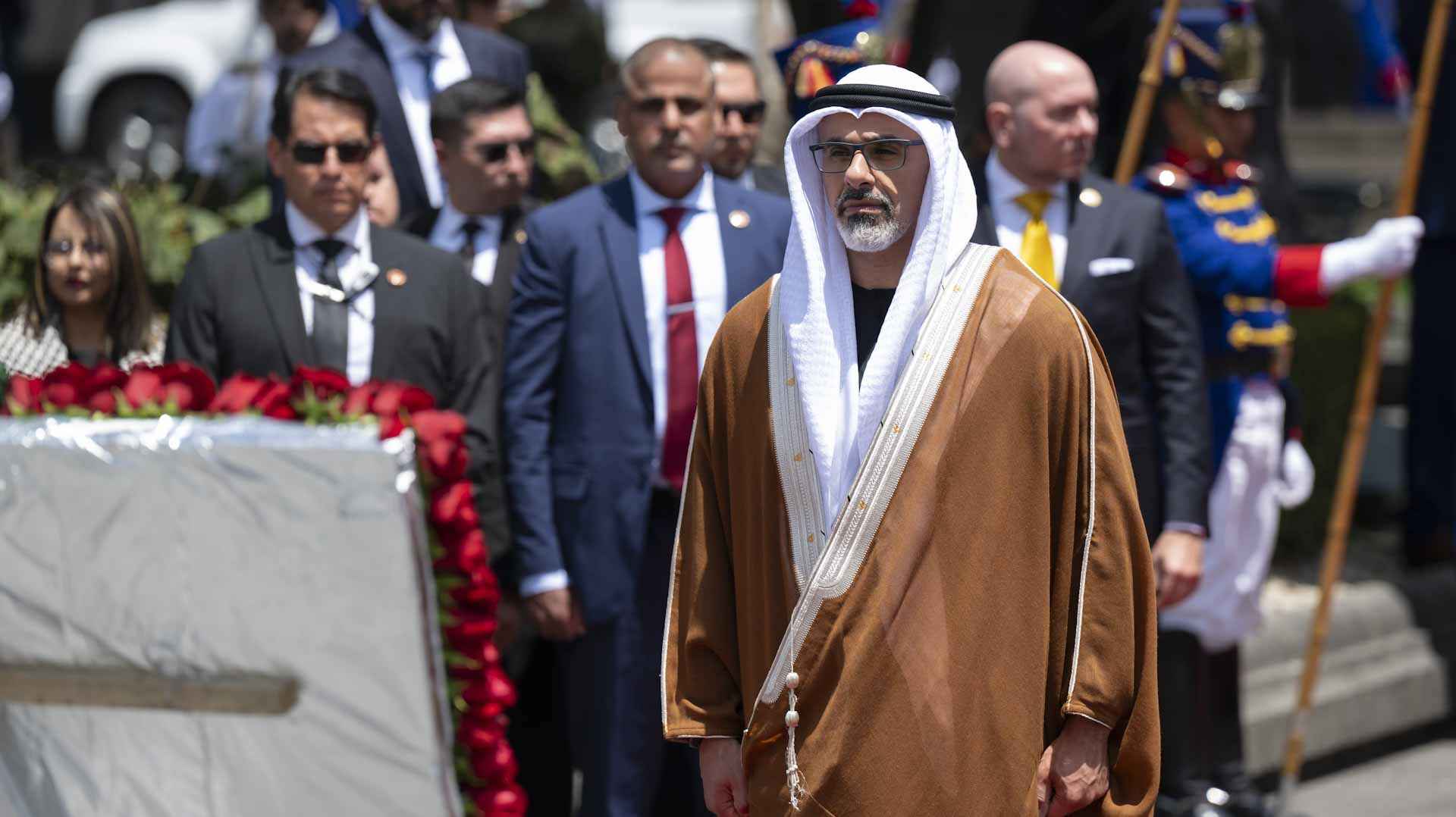 AD CP lays wreath at Independence Monument in Quito