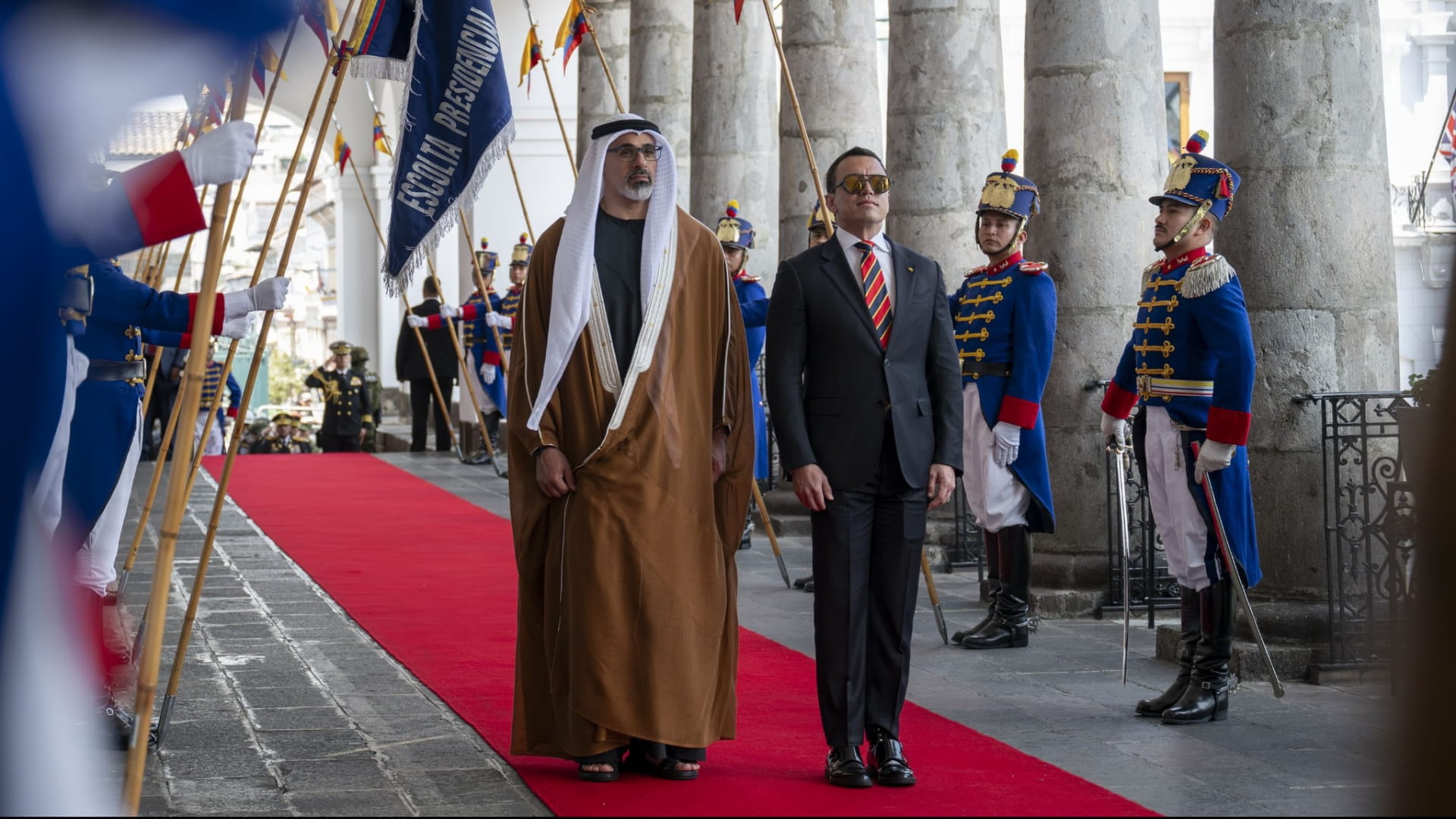 ولي عهد أبوظبي ورئيس الإكوادور يبحثان تعزيز التعاون الثنائي 