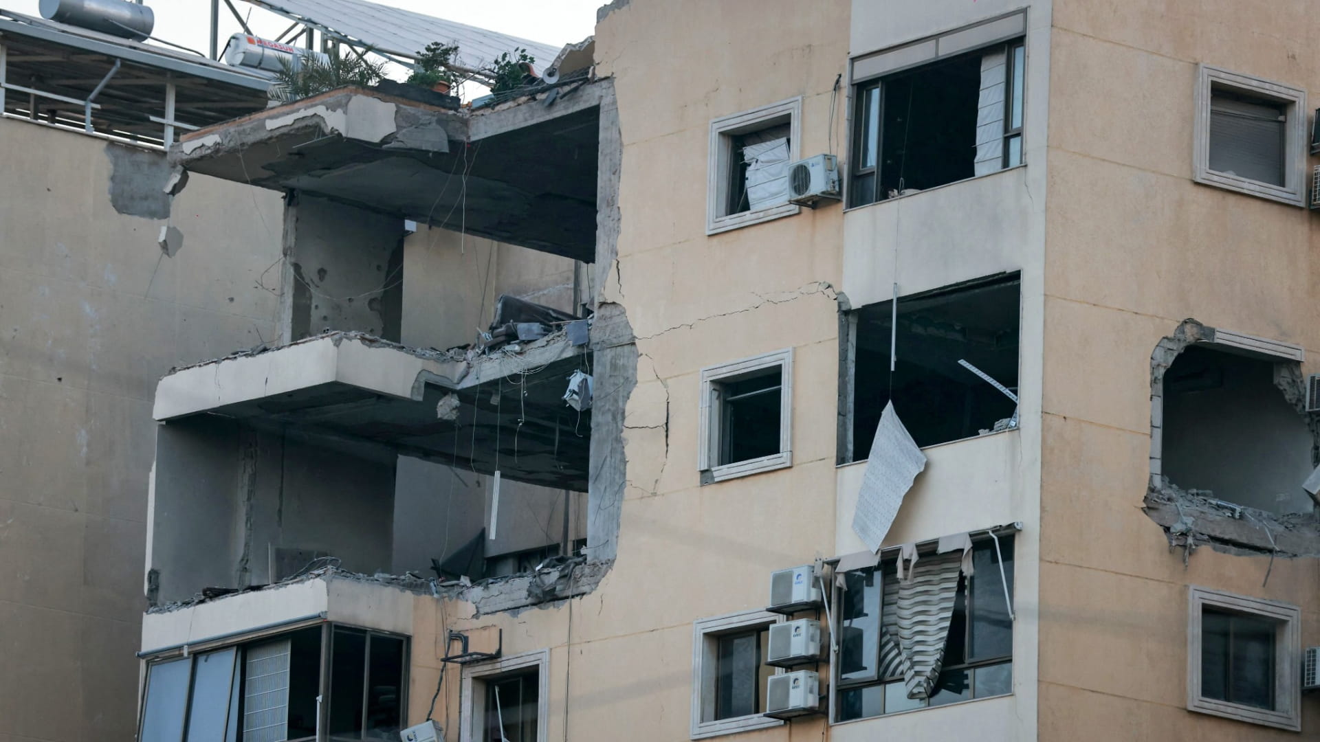 لبنان: 31 قتيلاً و149 جريحاً في غارات على الجنوب والضاحية