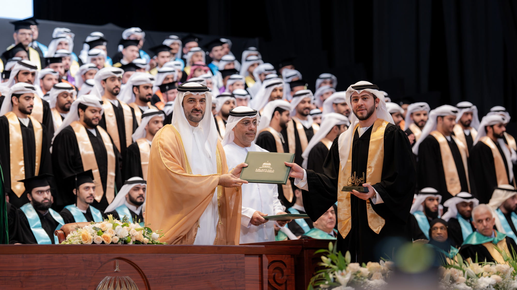 سلطان بن أحمد يشهد حفل تخريج طلاب درجة البكالوريوس بجامعة الشارقة