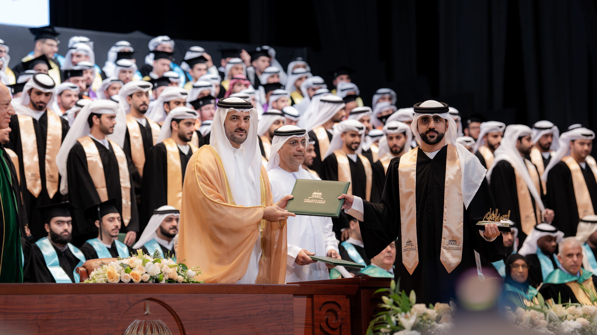 سلطان بن أحمد يشهد حفل تخريج طلاب درجة البكالوريوس بجامعة الشارقة