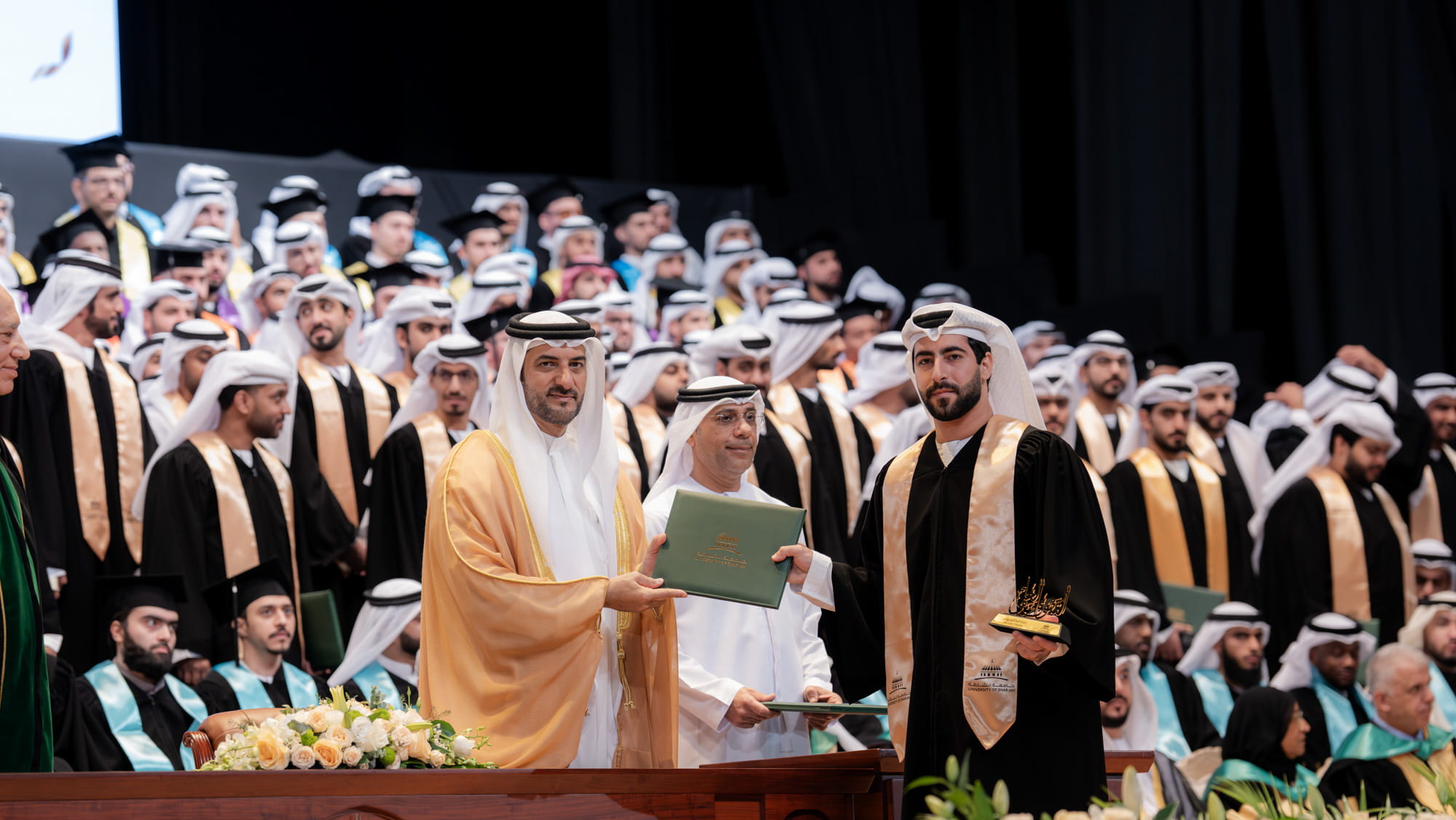 سلطان بن أحمد يشهد حفل تخريج طلاب درجة البكالوريوس بجامعة الشارقة