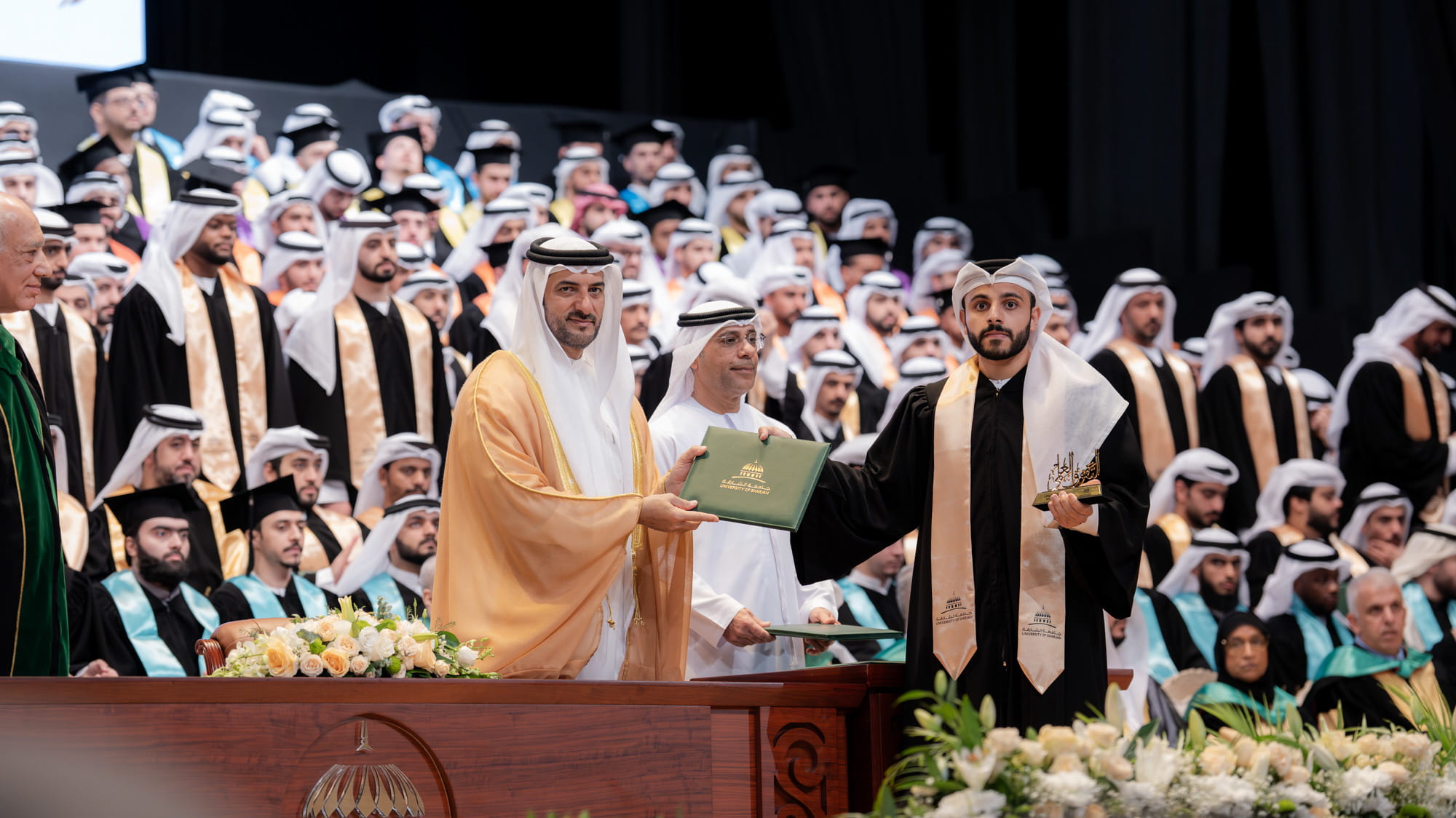 سلطان بن أحمد يشهد حفل تخريج طلاب درجة البكالوريوس بجامعة الشارقة
