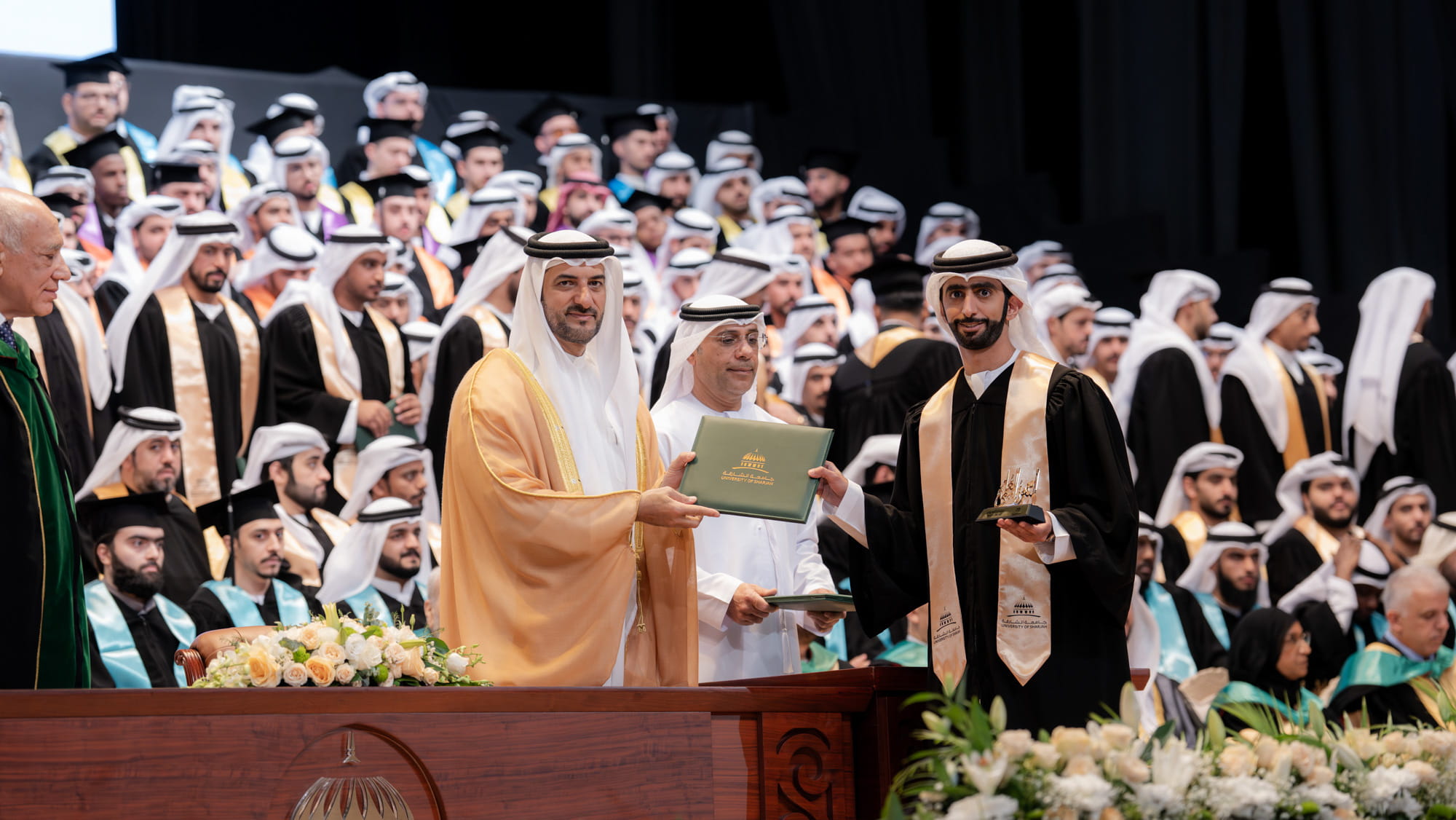 سلطان بن أحمد يشهد حفل تخريج طلاب درجة البكالوريوس بجامعة الشارقة