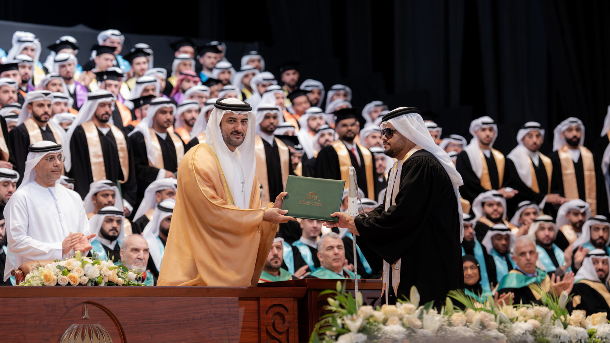 سلطان بن أحمد يشهد حفل تخريج طلاب درجة البكالوريوس بجامعة الشارقة