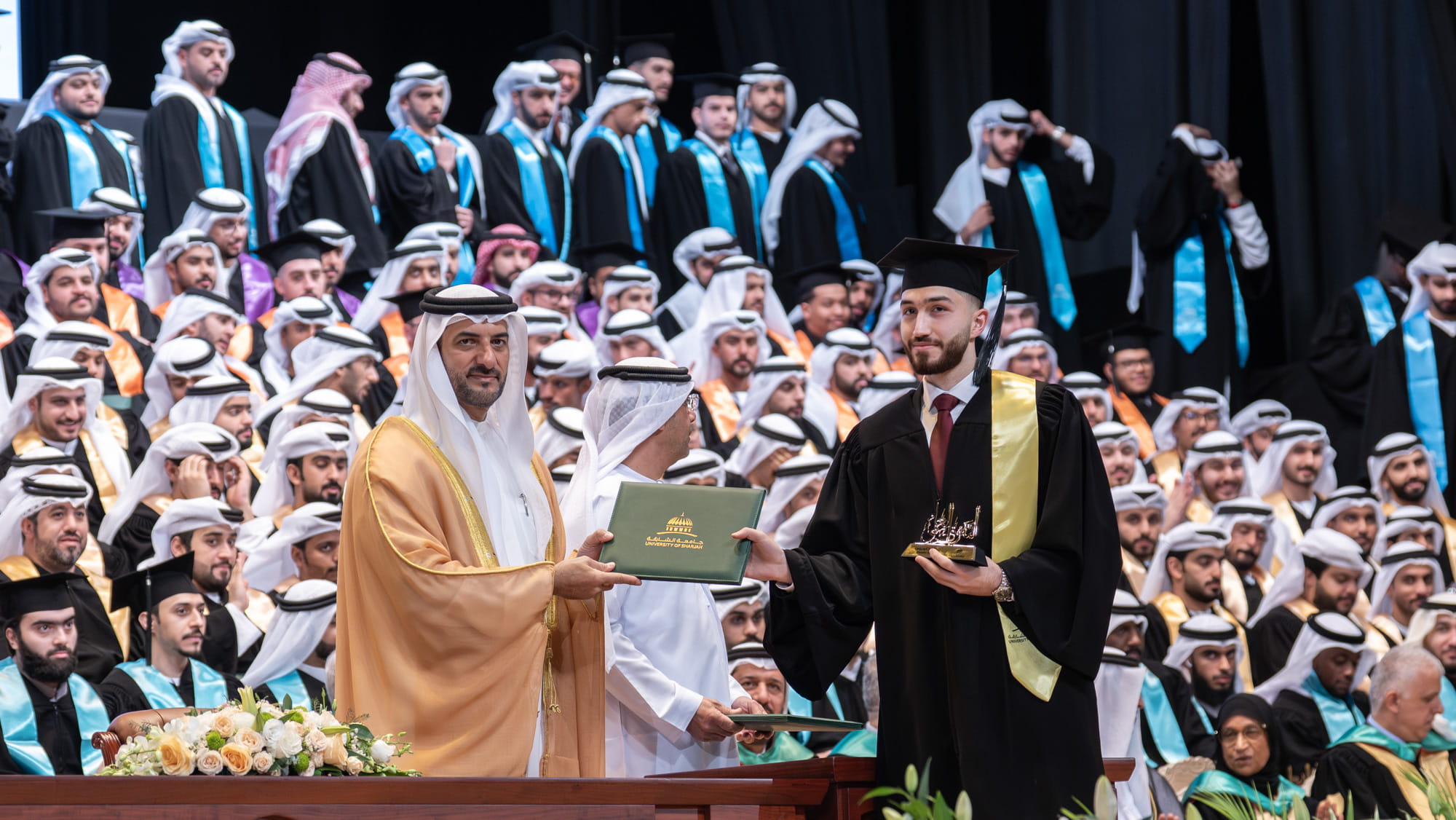 سلطان بن أحمد يشهد حفل تخريج طلاب درجة البكالوريوس بجامعة الشارقة