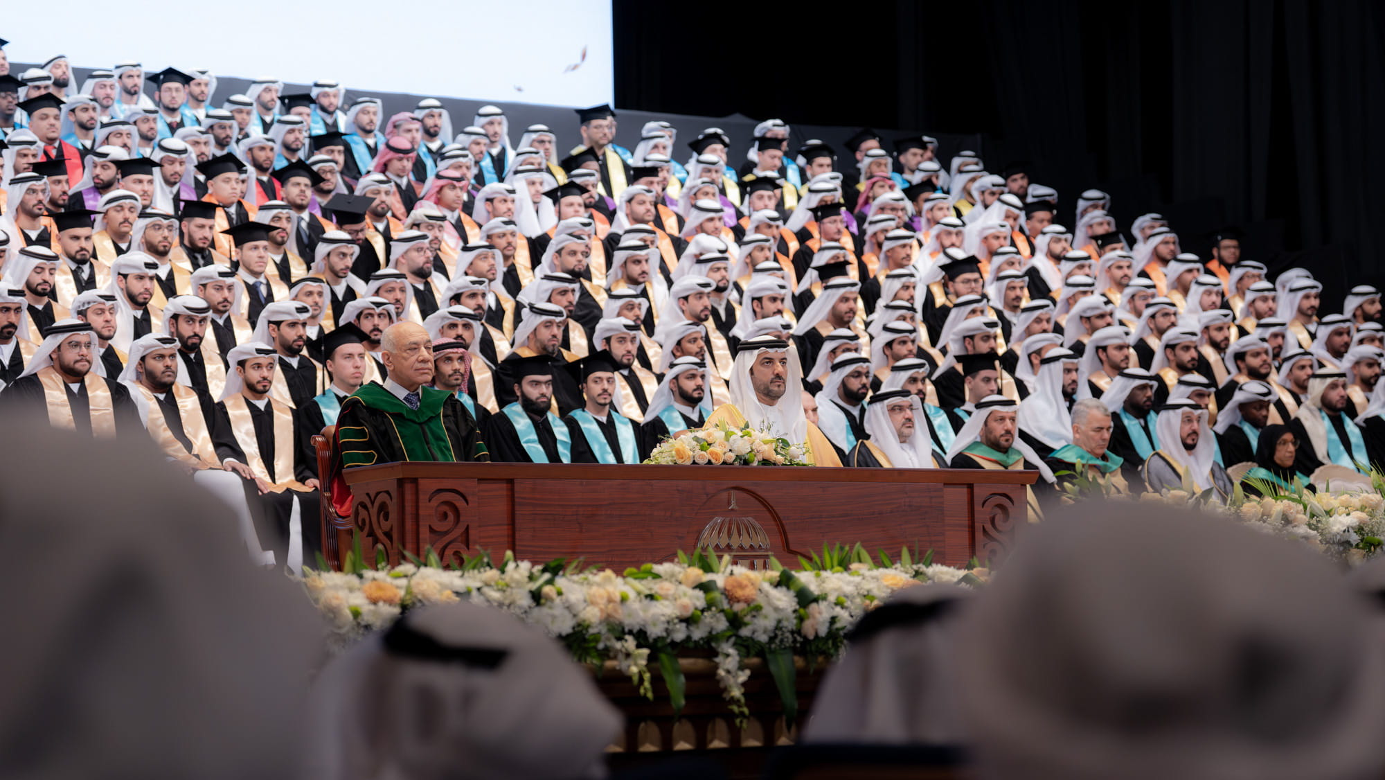 سلطان بن أحمد يشهد حفل تخريج طلاب درجة البكالوريوس بجامعة الشارقة