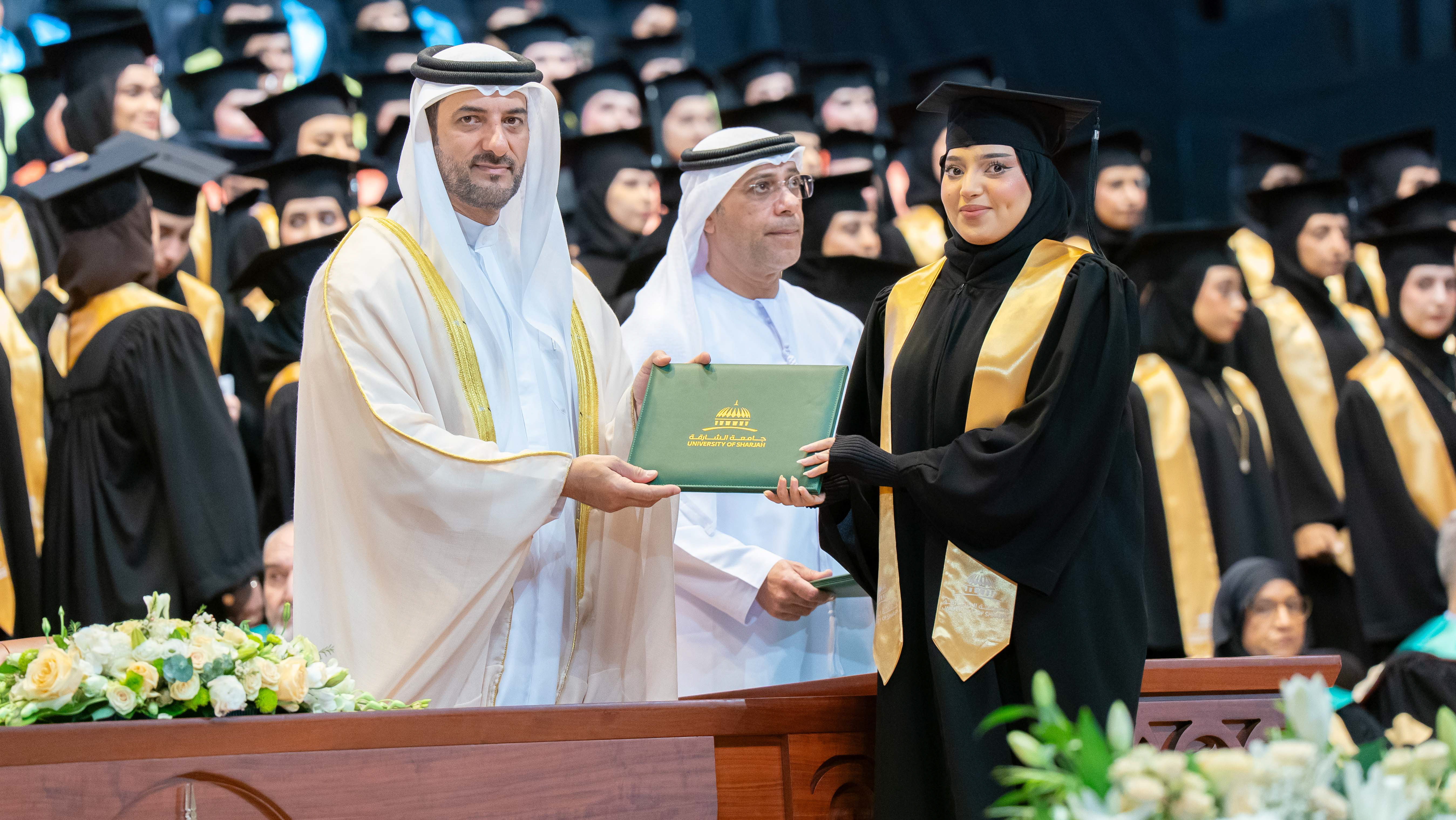 سلطان بن أحمد يشهد حفل تخريج طالبات البكالوريوس في جامعة الشارقة
