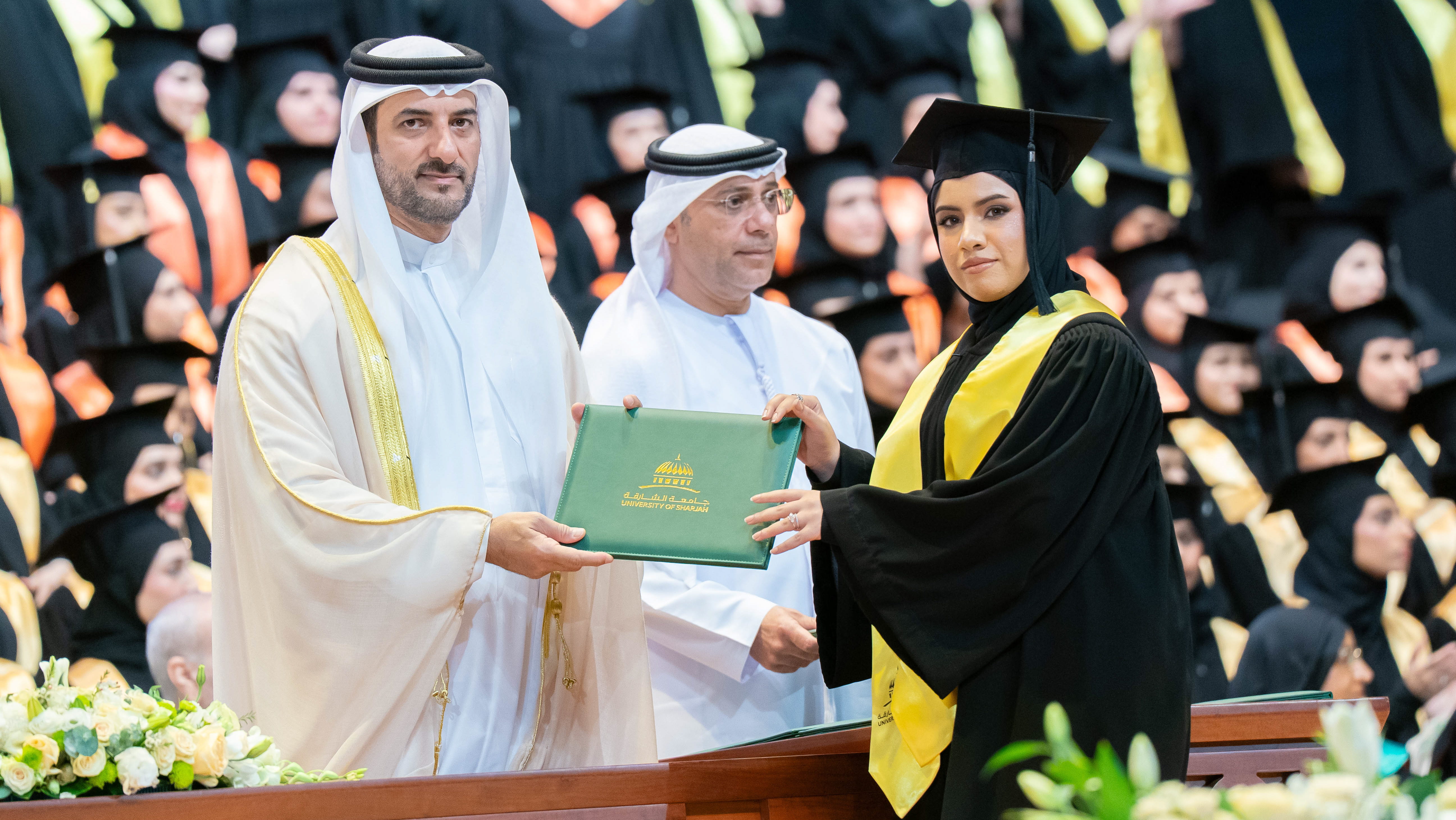 سلطان بن أحمد يشهد حفل تخريج طالبات البكالوريوس في جامعة الشارقة