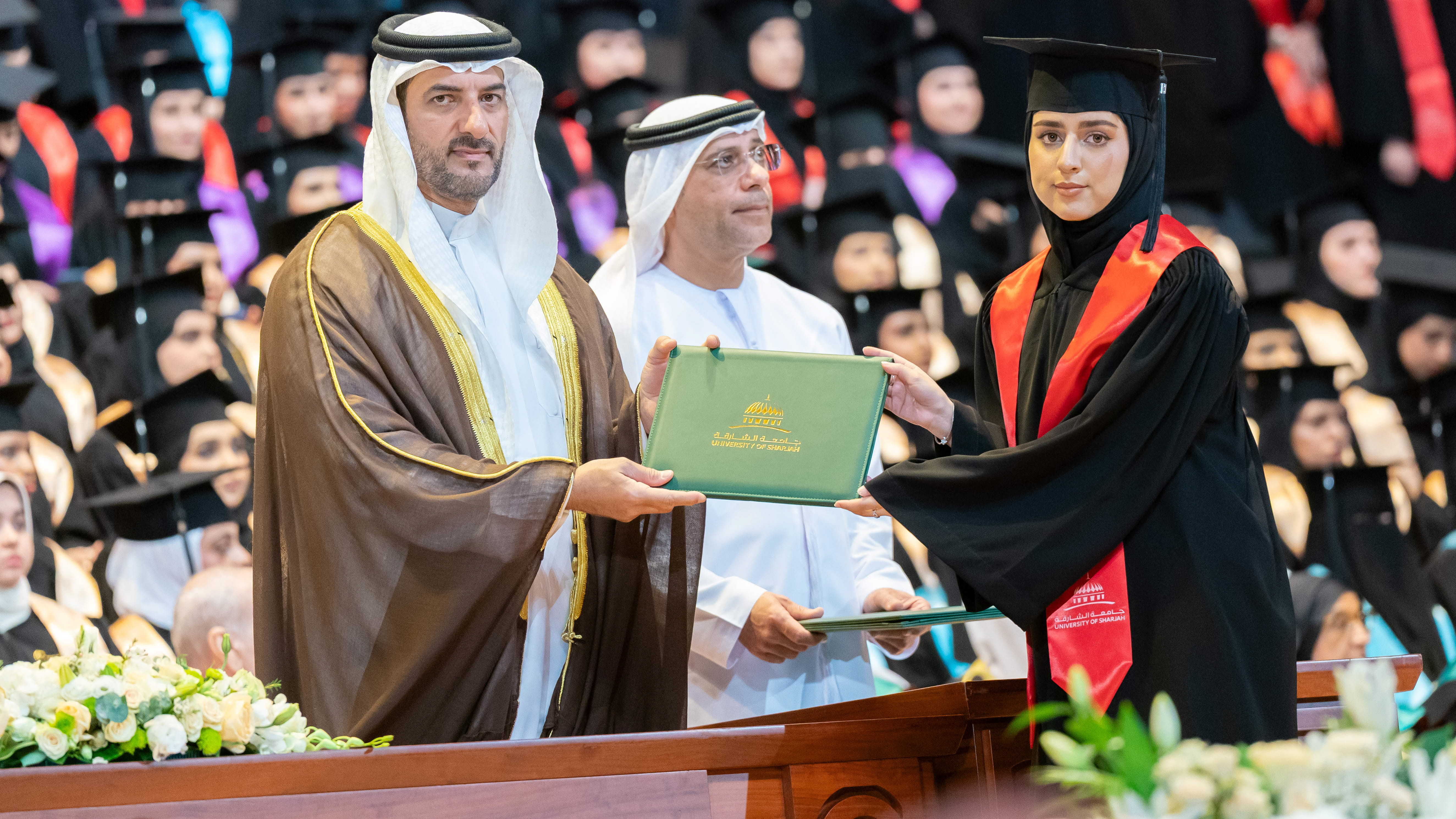 سلطان بن أحمد يشهد حفل تخريج طالبات البكالوريوس في جامعة الشارقة