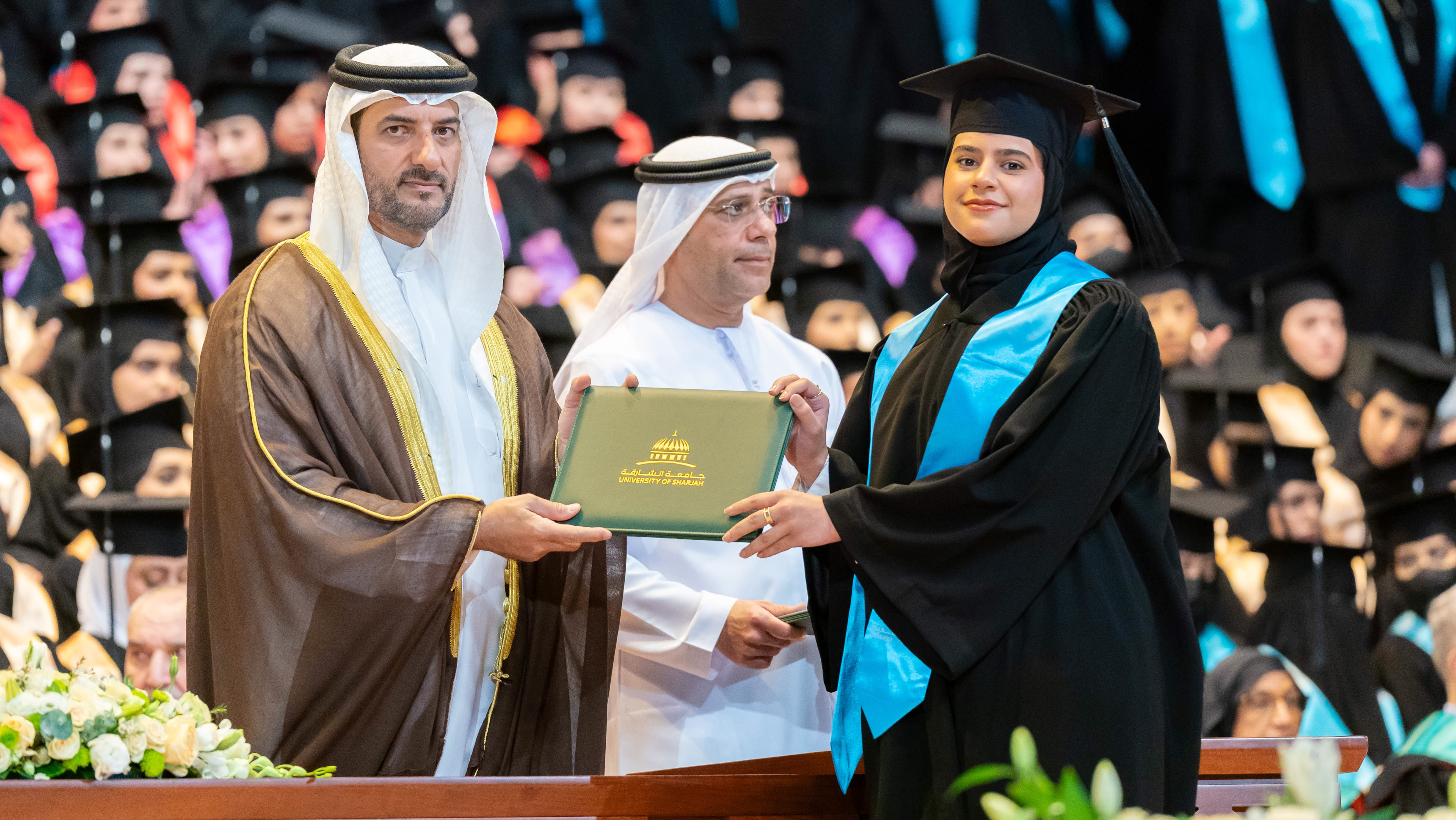 سلطان بن أحمد يشهد حفل تخريج طالبات البكالوريوس في جامعة الشارقة