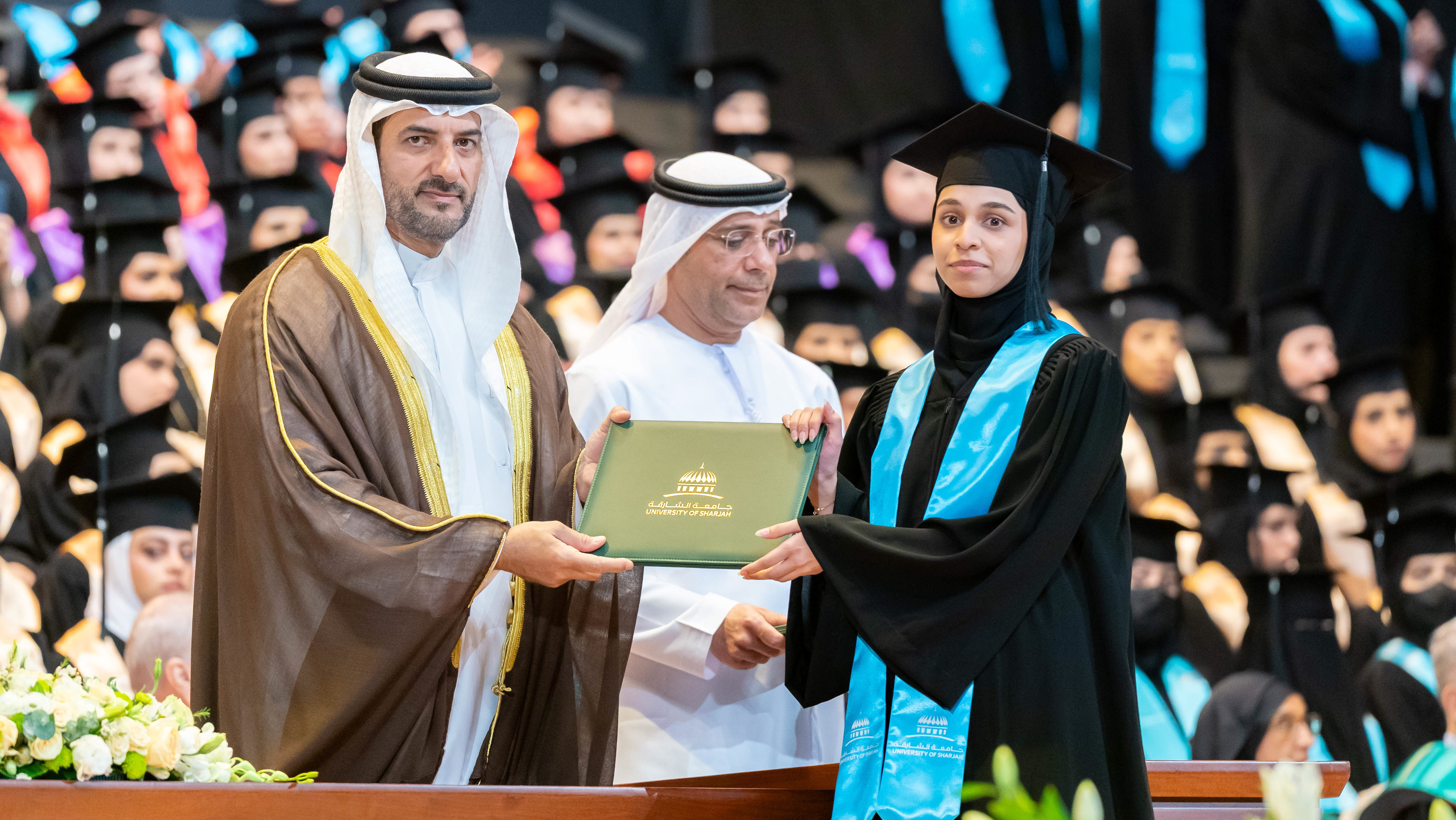 سلطان بن أحمد يشهد حفل تخريج طالبات البكالوريوس في جامعة الشارقة