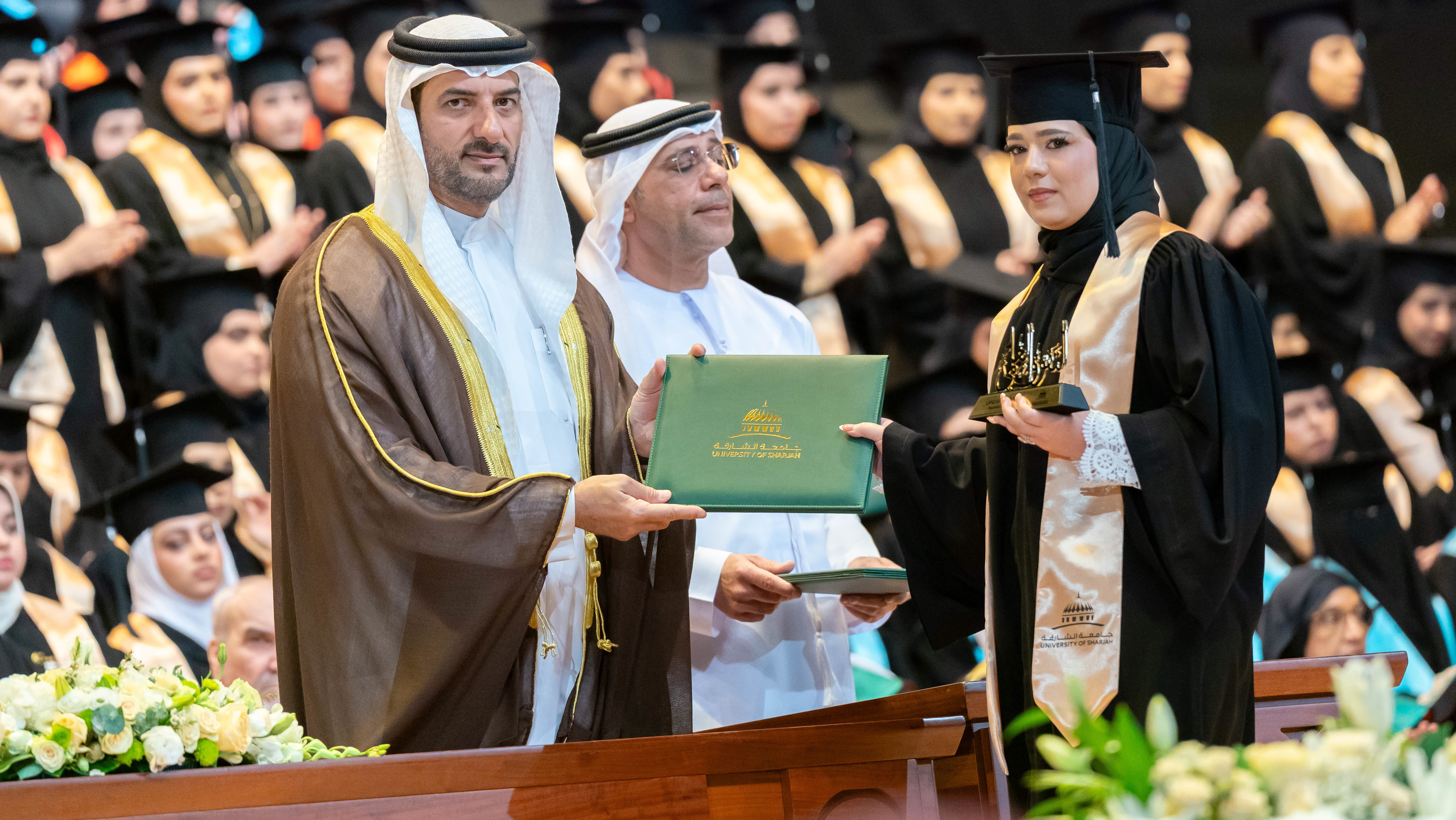 سلطان بن أحمد يشهد حفل تخريج طالبات البكالوريوس في جامعة الشارقة