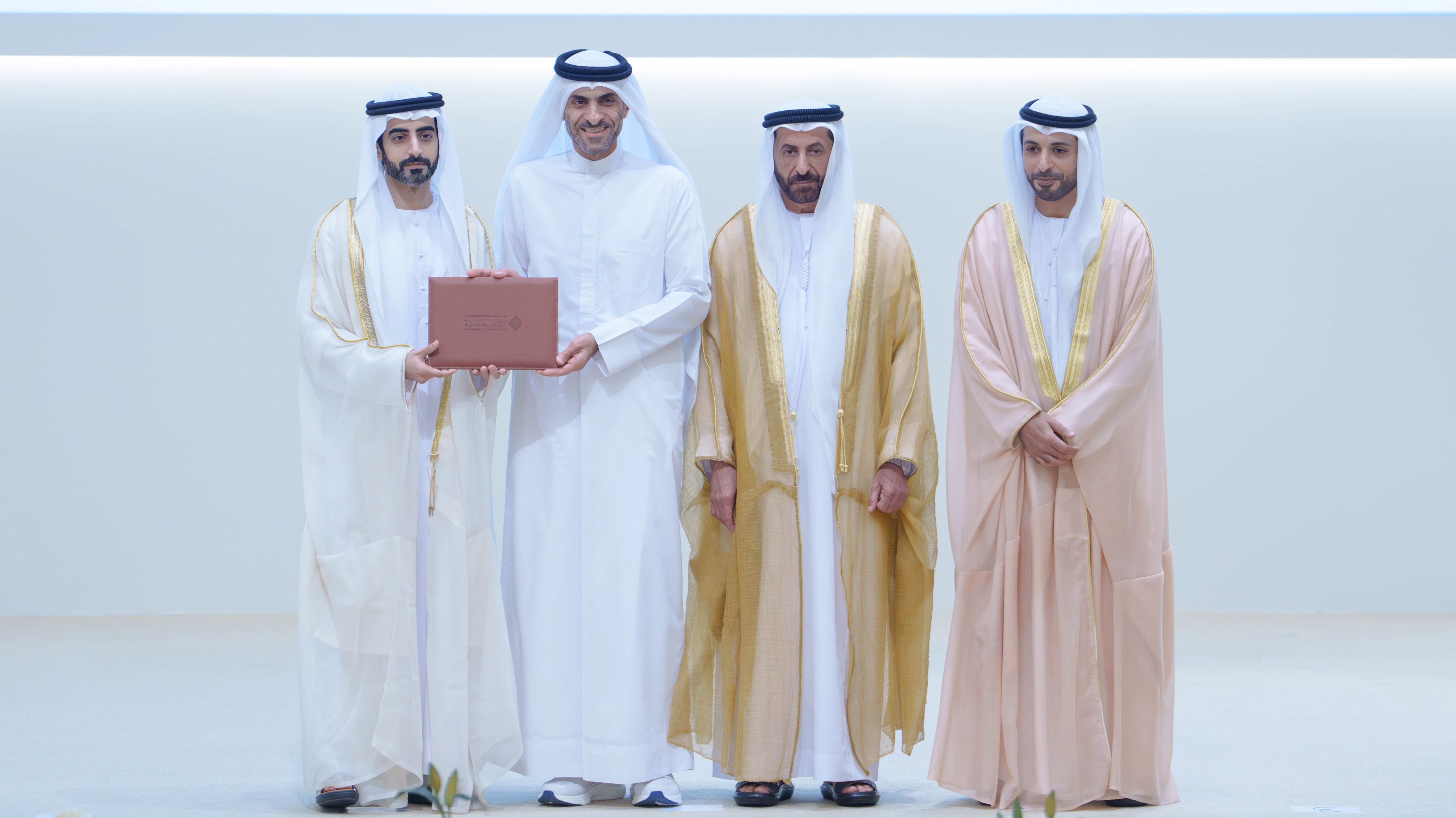 سالم بن عبدالرحمن يكرّم الفائزين بجائزة الشارقة للقرآن والسنة 