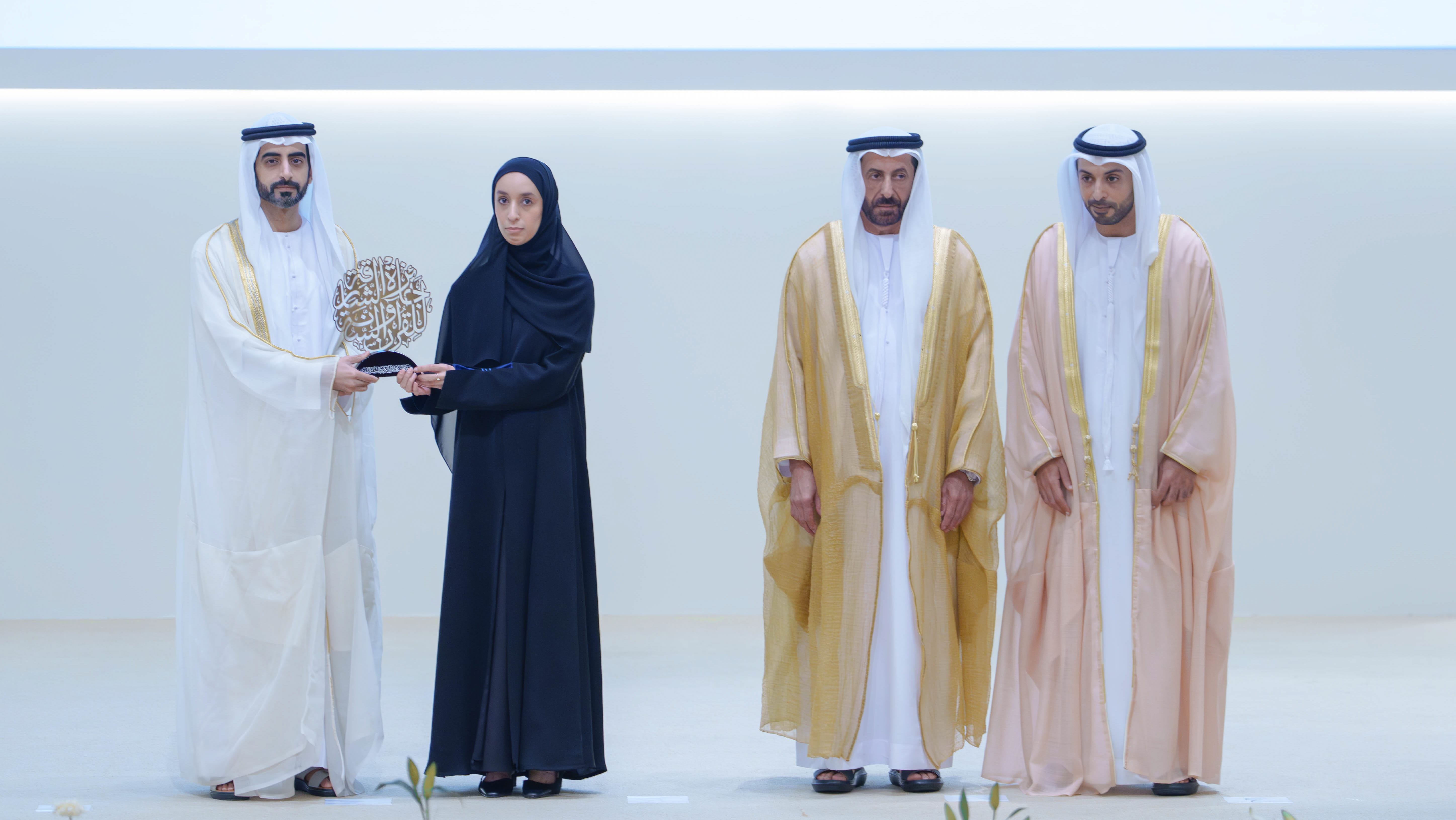 سالم بن عبدالرحمن يكرّم الفائزين بجائزة الشارقة للقرآن والسنة 