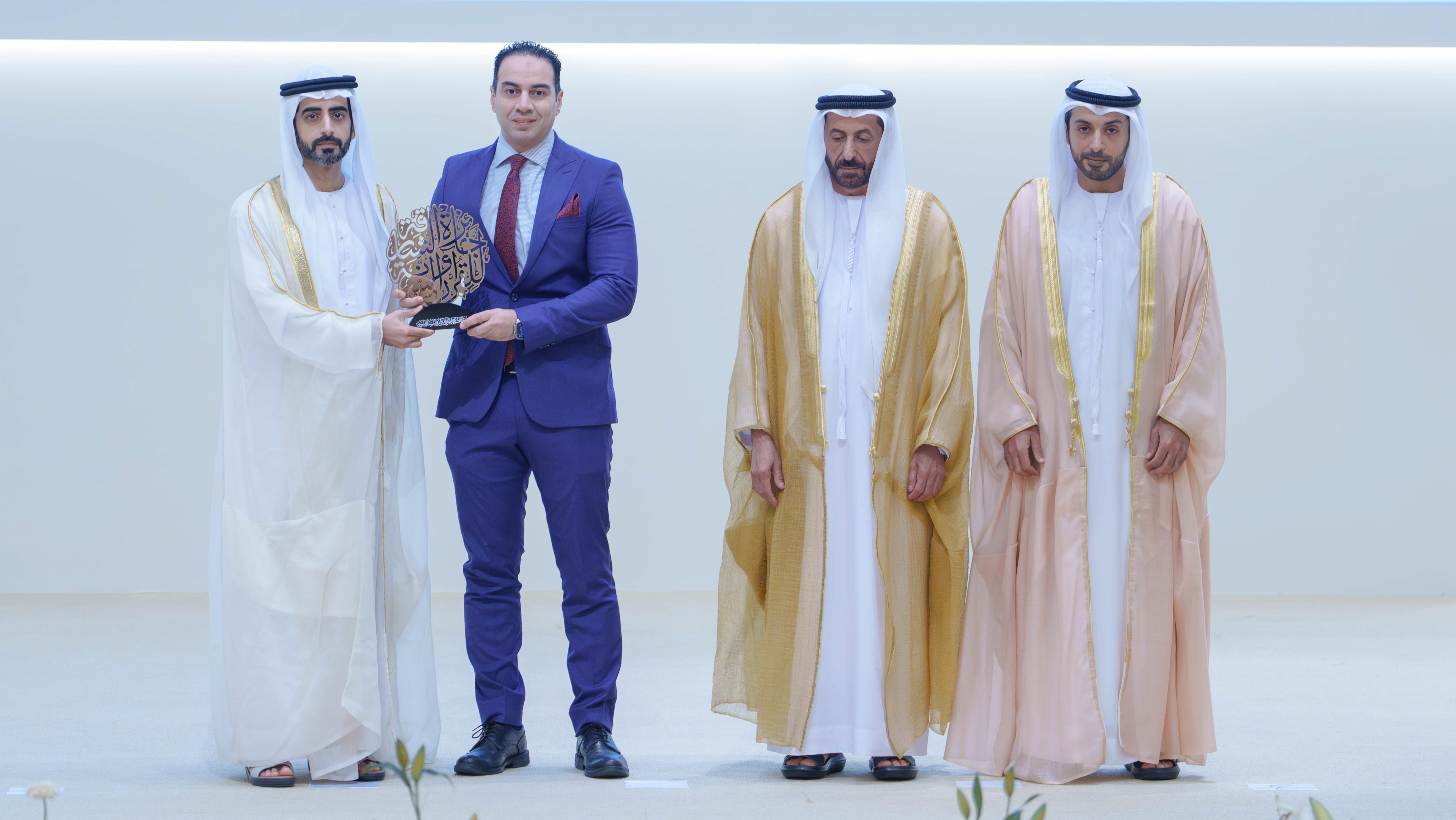 سالم بن عبدالرحمن يكرّم الفائزين بجائزة الشارقة للقرآن والسنة 