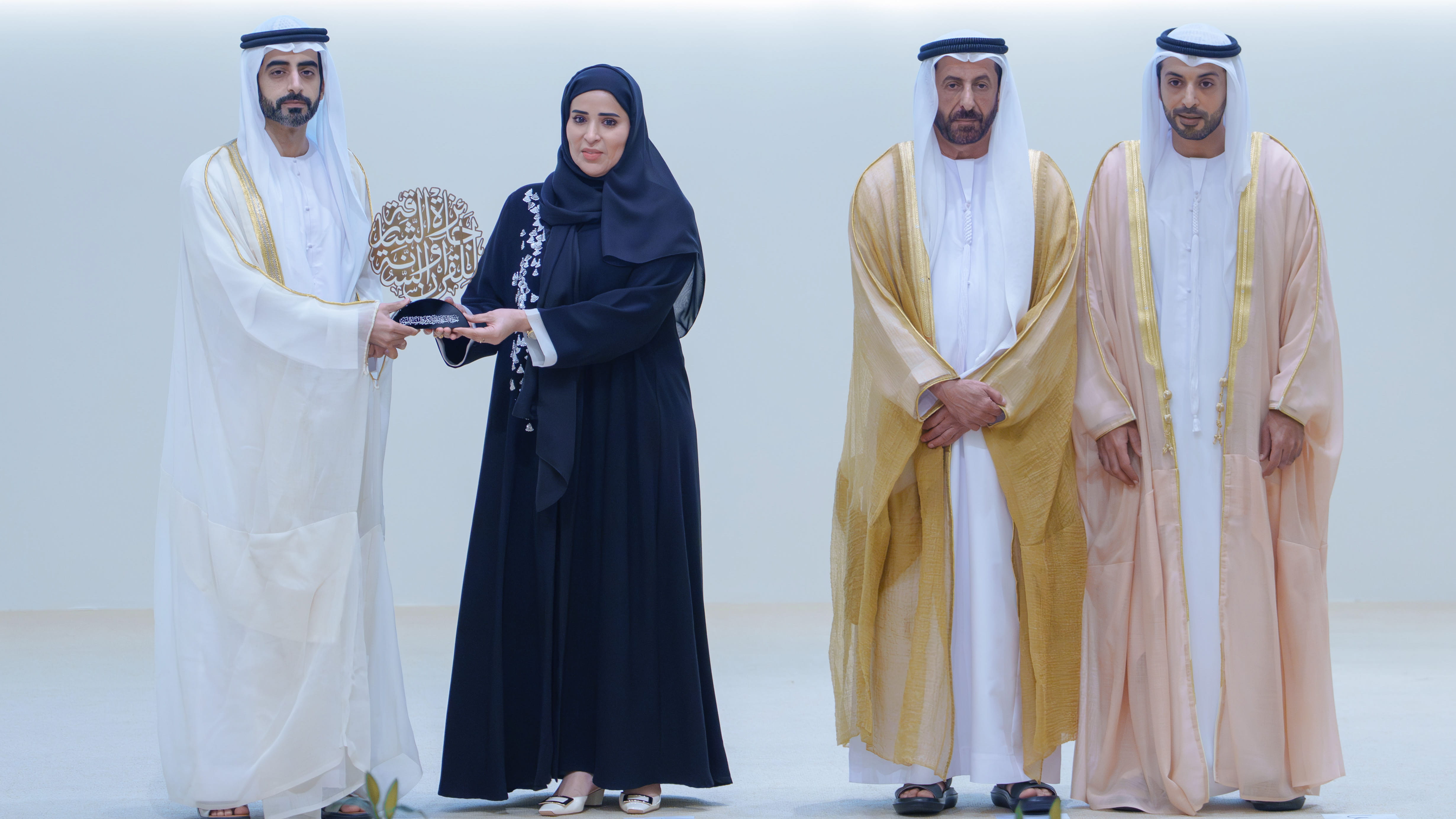 سالم بن عبدالرحمن يكرّم الفائزين بجائزة الشارقة للقرآن والسنة 