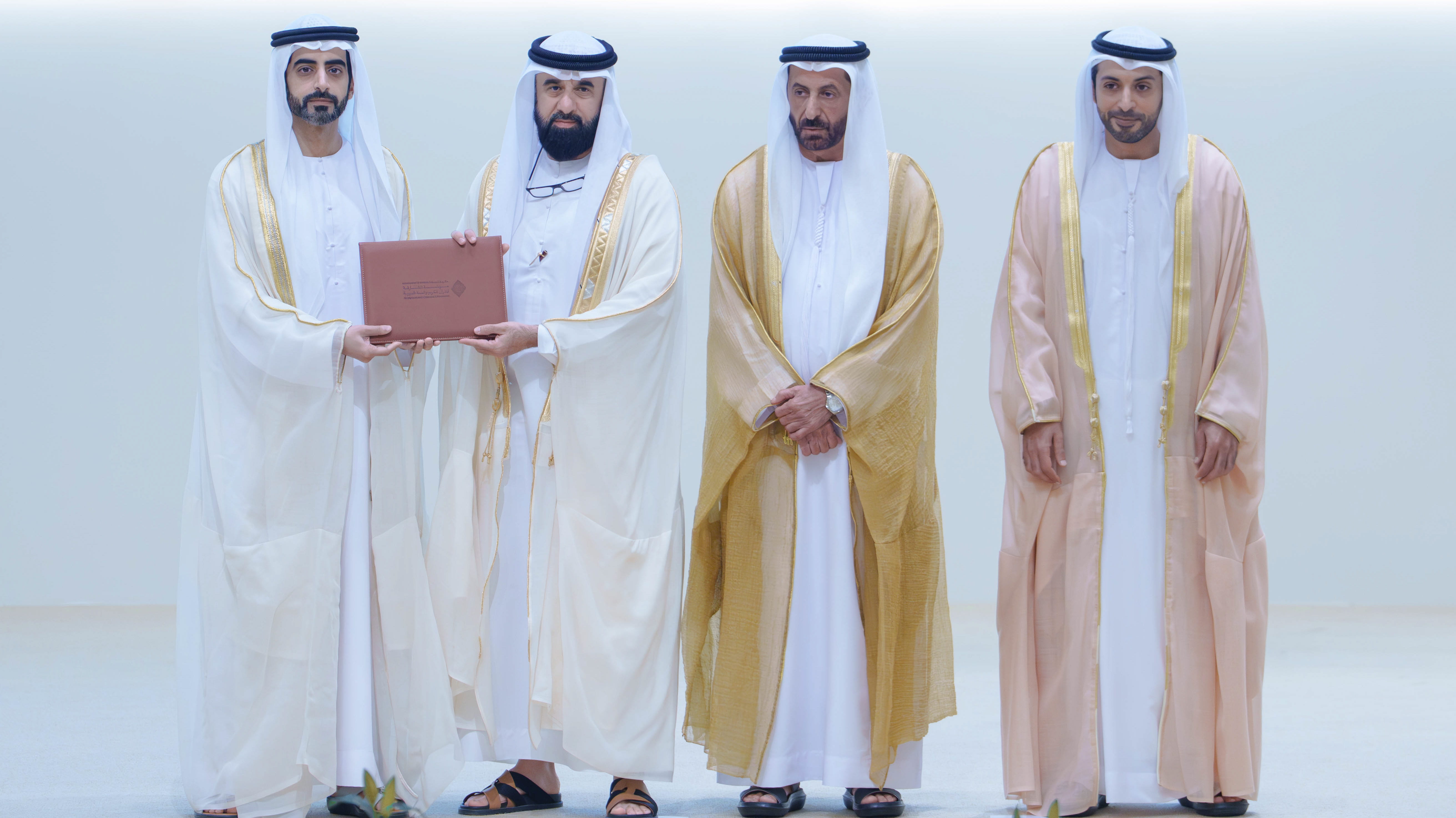 سالم بن عبدالرحمن يكرّم الفائزين بجائزة الشارقة للقرآن والسنة 