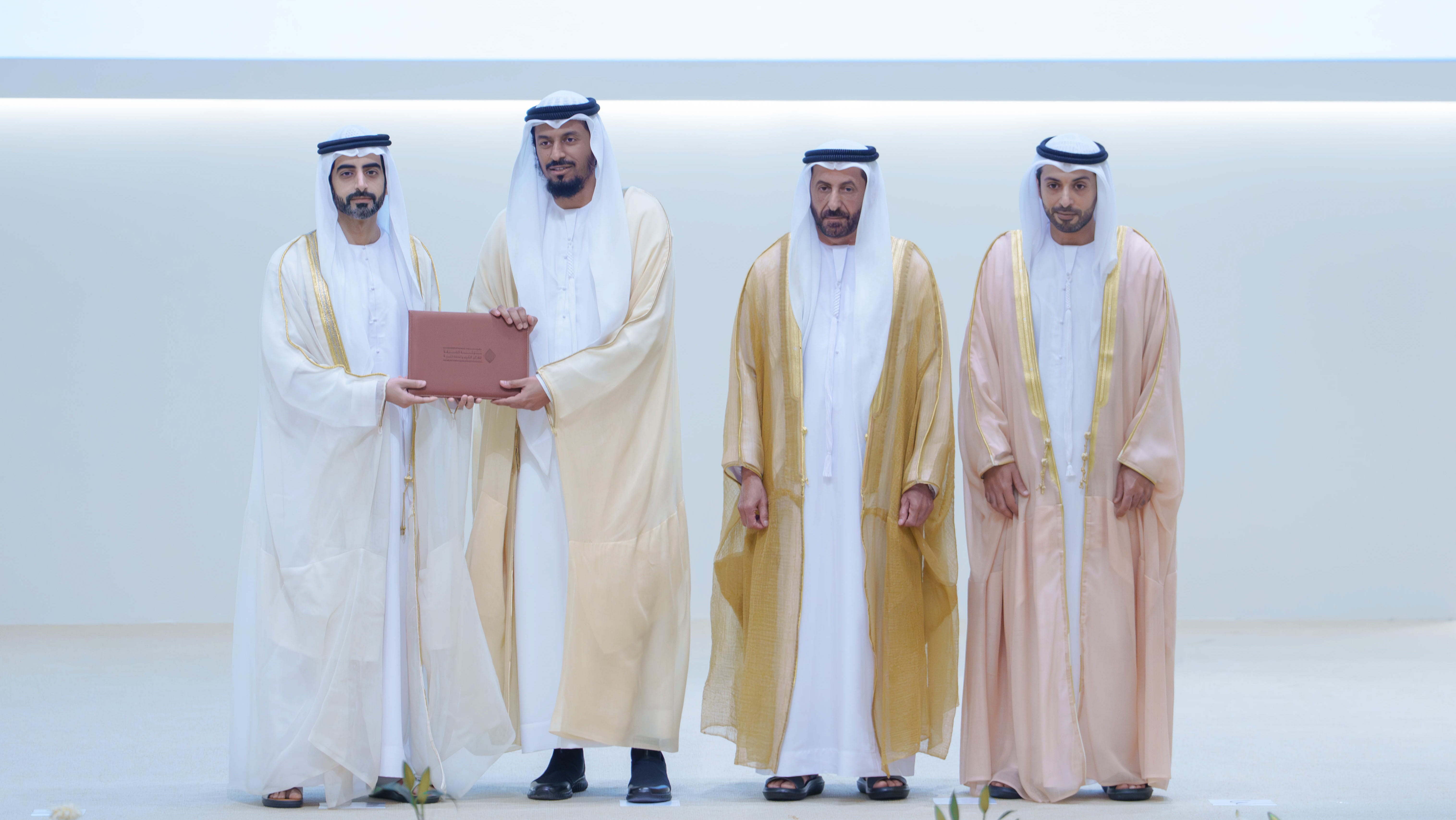 سالم بن عبدالرحمن يكرّم الفائزين بجائزة الشارقة للقرآن والسنة 
