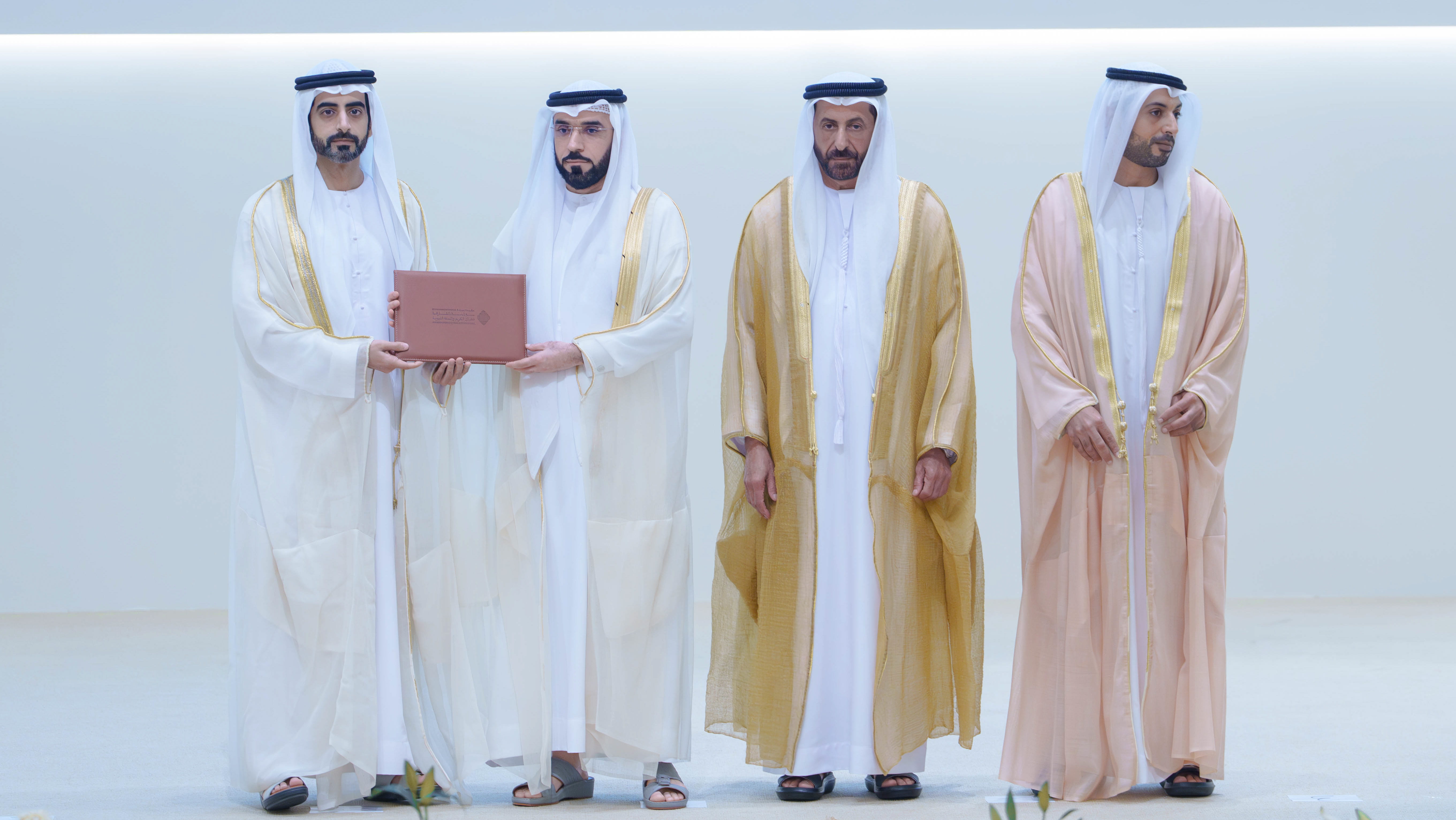 سالم بن عبدالرحمن يكرّم الفائزين بجائزة الشارقة للقرآن والسنة 