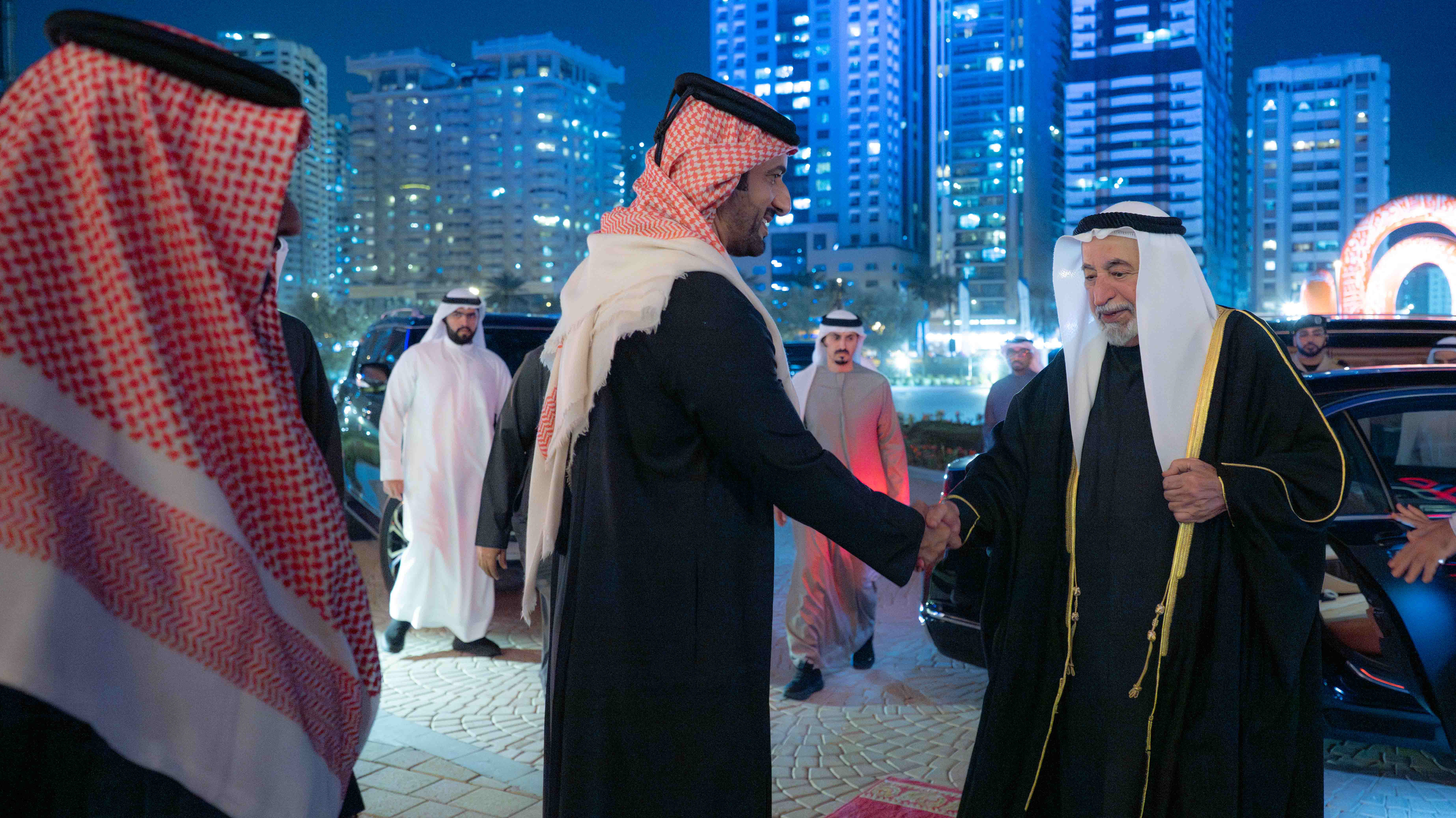 حاكم الشارقة يشهد العرض الأول لـ"الزير سالم" على مسرح المجاز