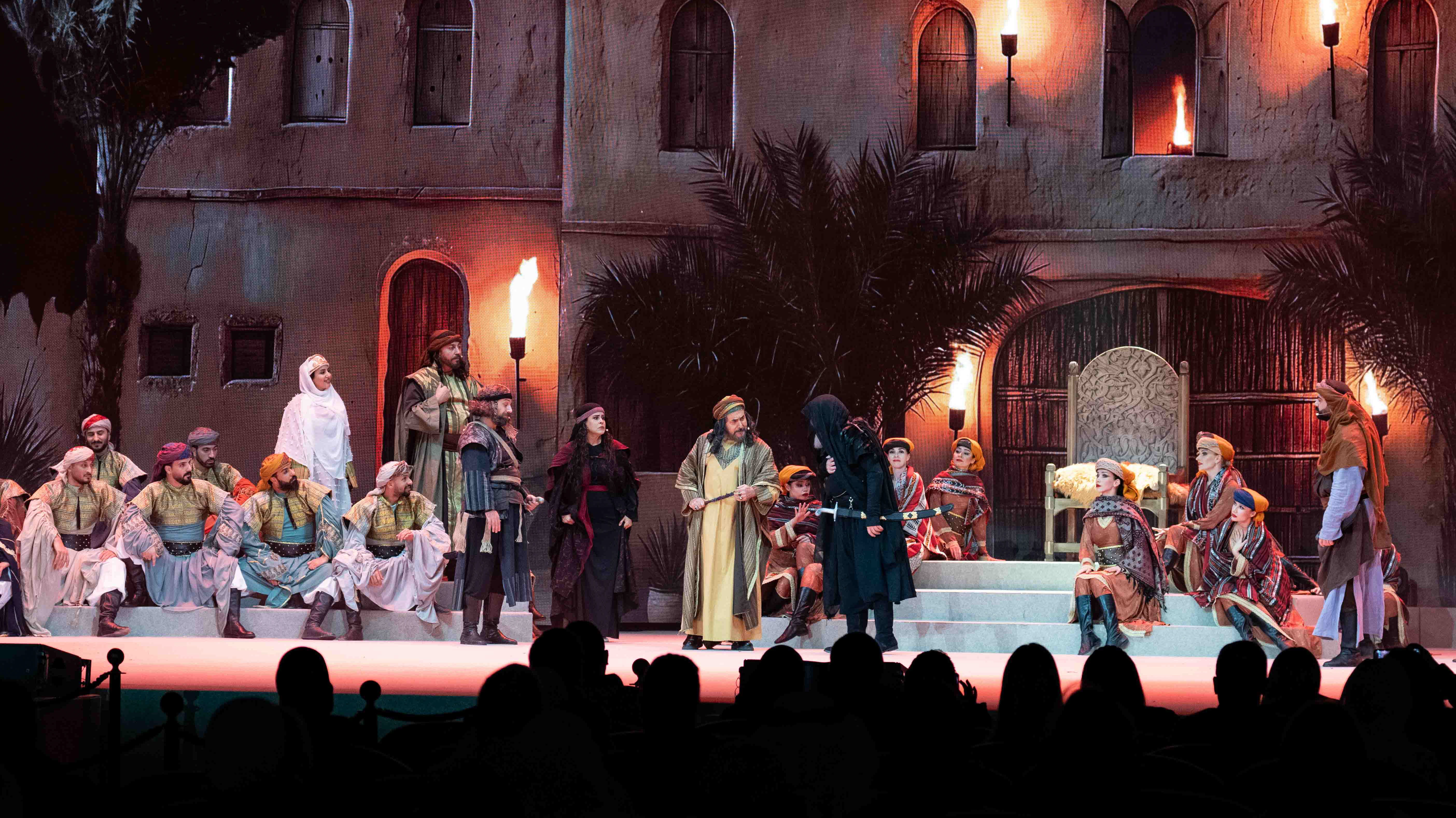 حاكم الشارقة يشهد العرض الأول لـ"الزير سالم" على مسرح المجاز