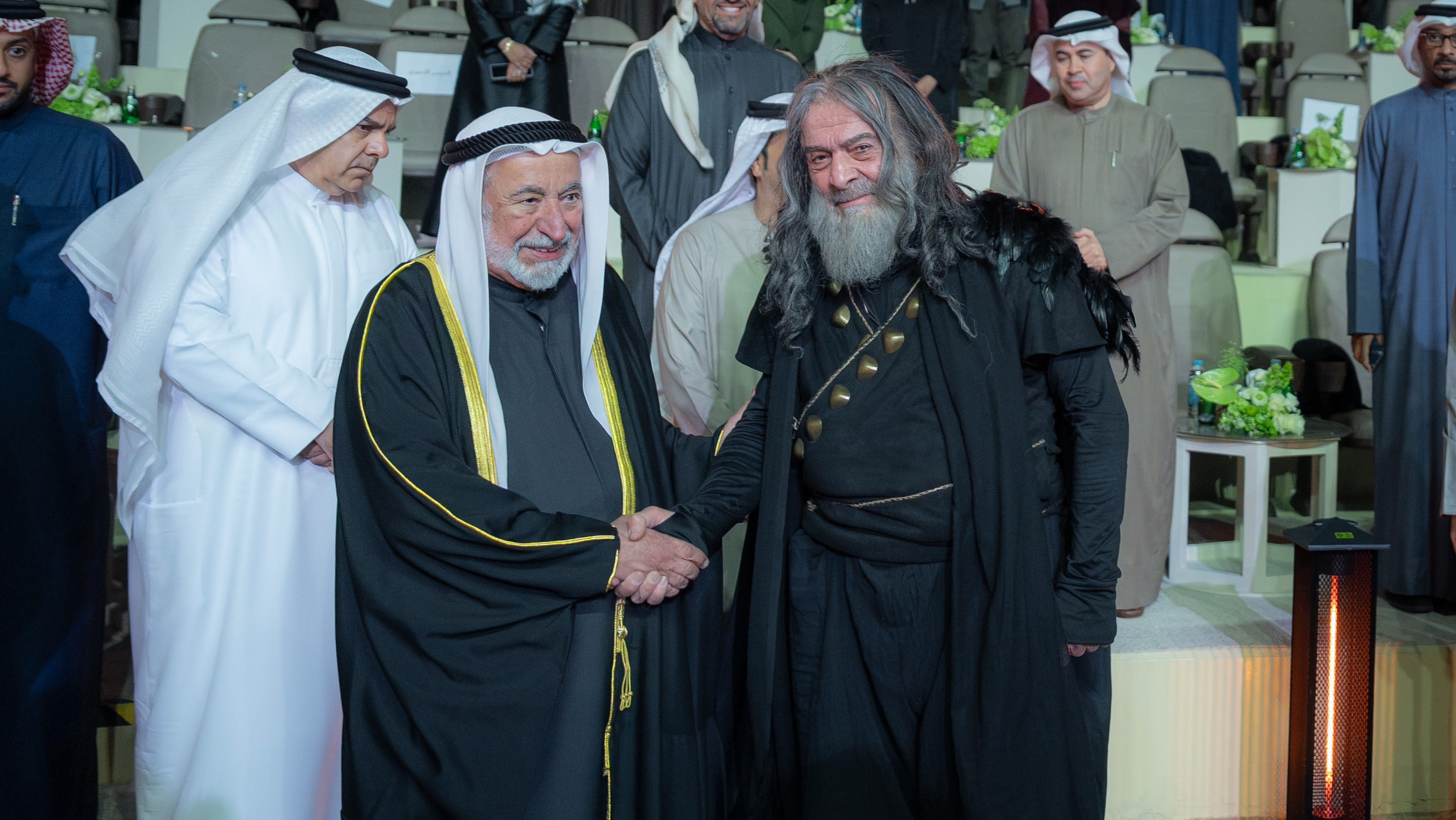 حاكم الشارقة يشهد العرض الأول لـ"الزير سالم" على مسرح المجاز
