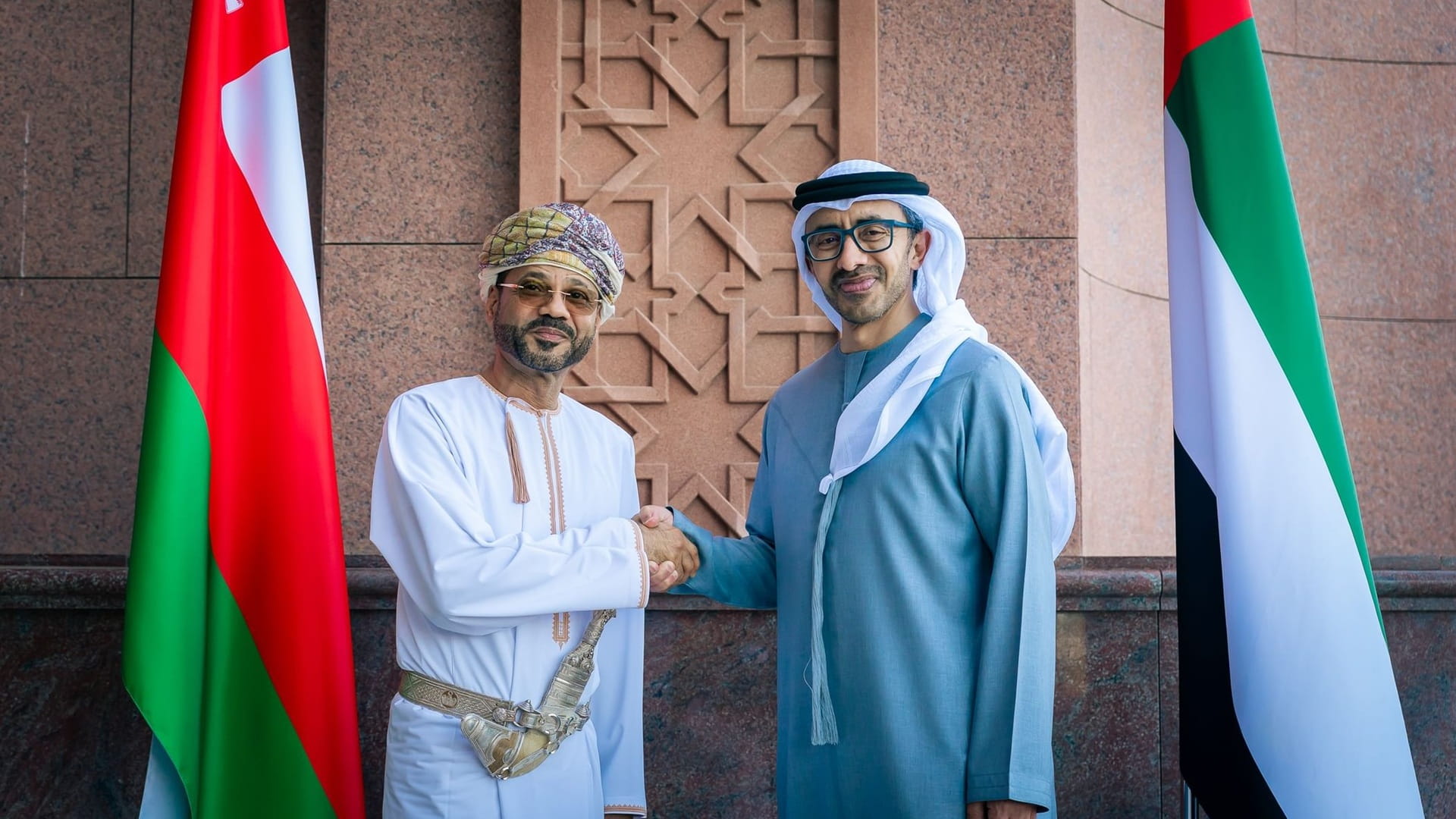 Abdullah bin Zayed receives Omani FM, discusses bilateral ties 