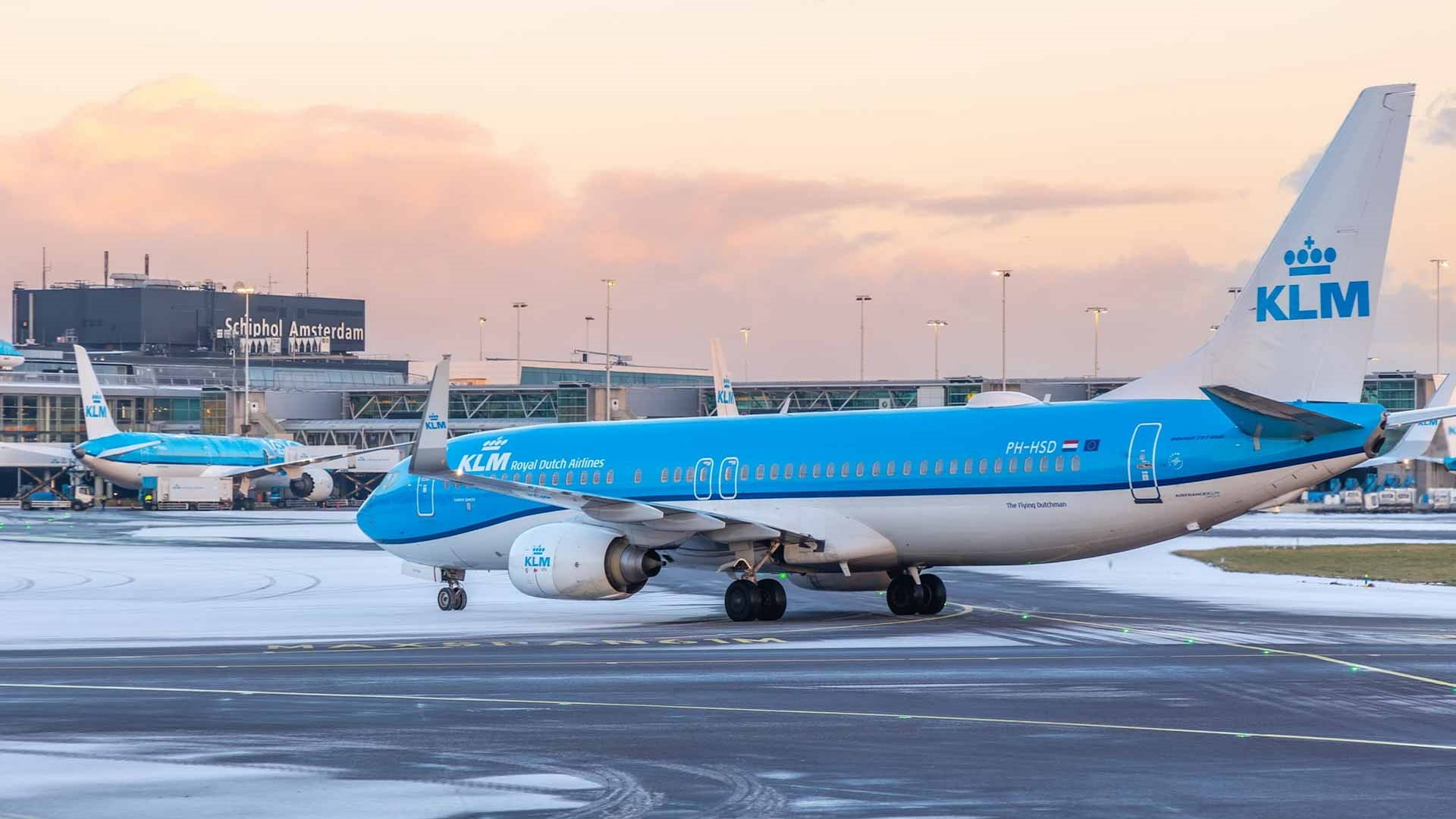 مطار سخيبول في أمستردام يلغي 450 رحلة جوية 