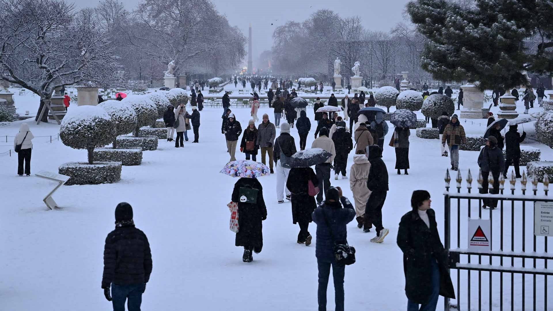 الثلوج تعطل النقل والسفر في بريطانيا وفرنسا وهولندا 