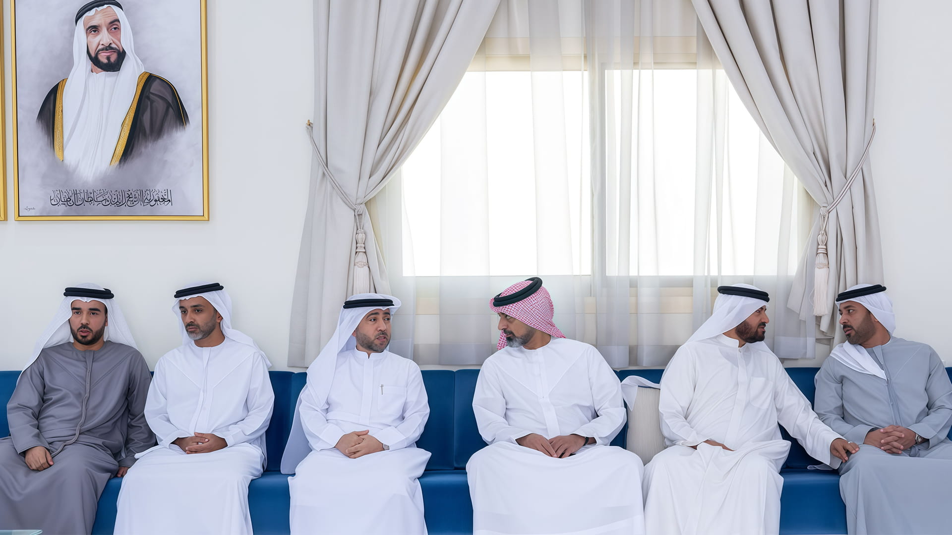 عمار بن حميد يقدم العزاء بوفاة سالم الدوسري وعائشة مبارك عبد الله 