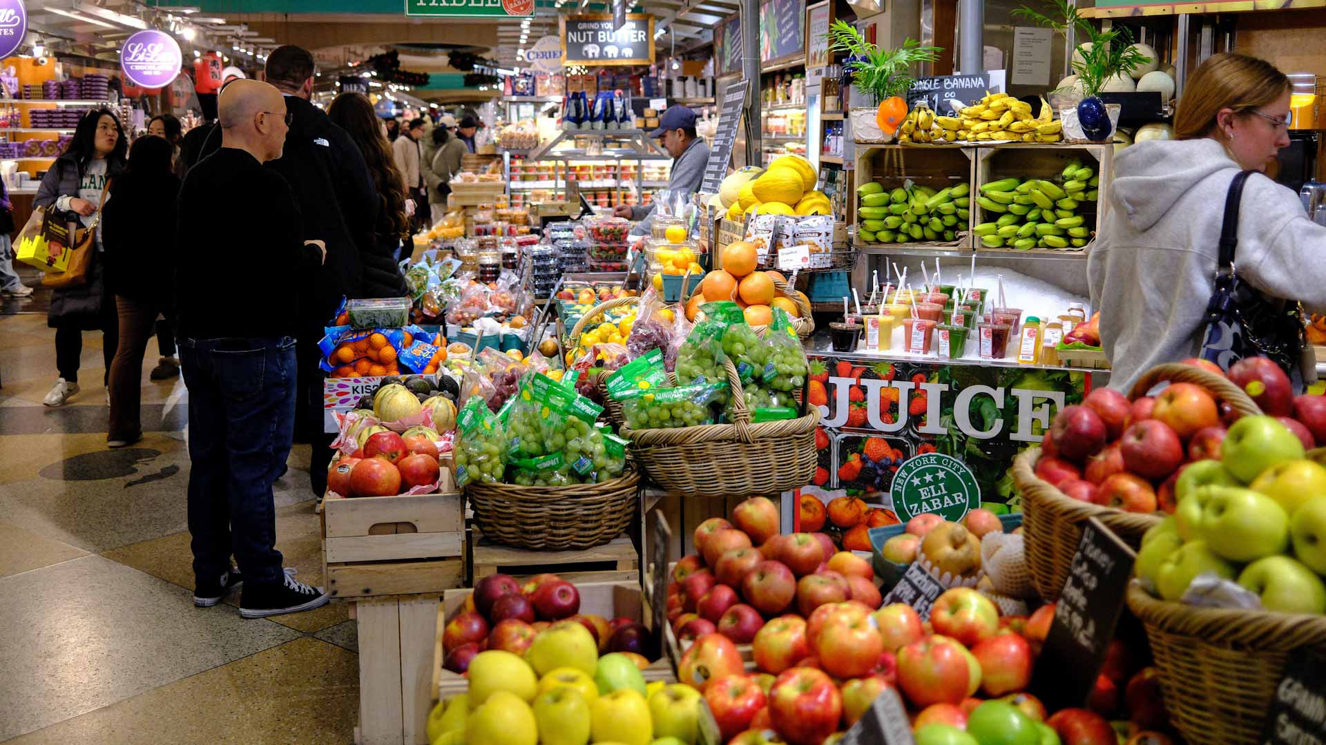 دراسة: الفواكه تقلل طنين الأذن والحبوب والسكريات تزيد المخاطر 