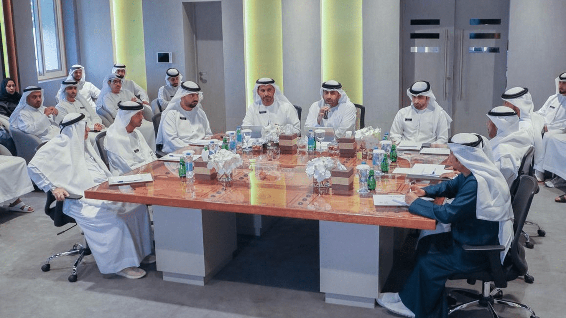 دائرة شؤون الضواحي في الشارقة تبحث تعزيز التنسيق مع 4 من المجالس