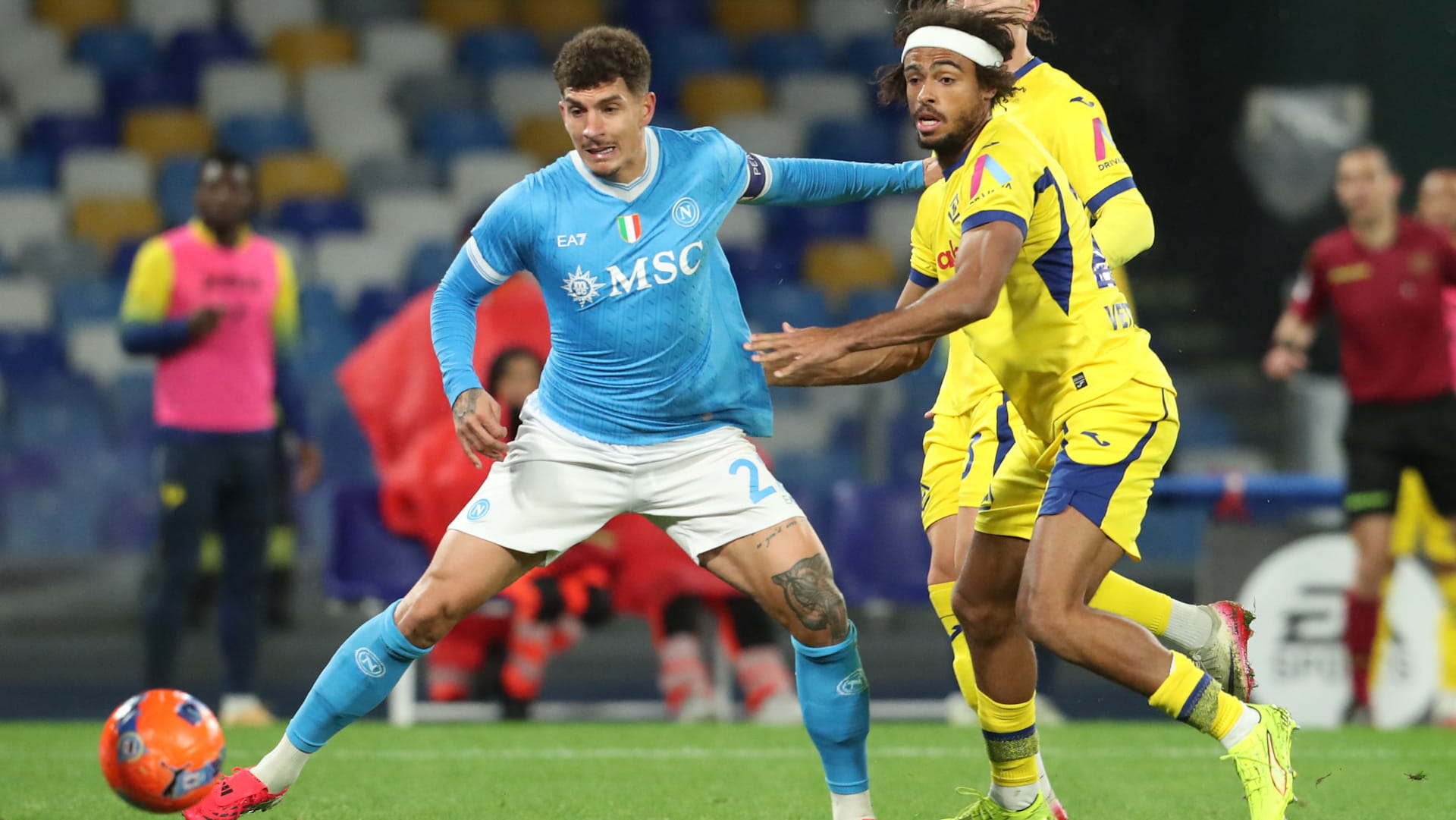 نابولي يسقط بفخ التعادل الإيجابي أمام فيرونا في الدوري الإيطالي  