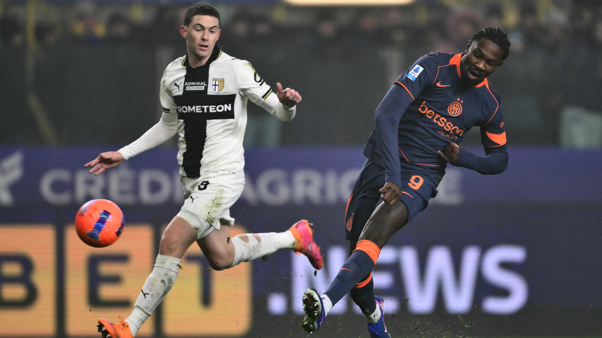 إنتر يتخطى بارما ويخطف صدارة الدوري الإيطالي 