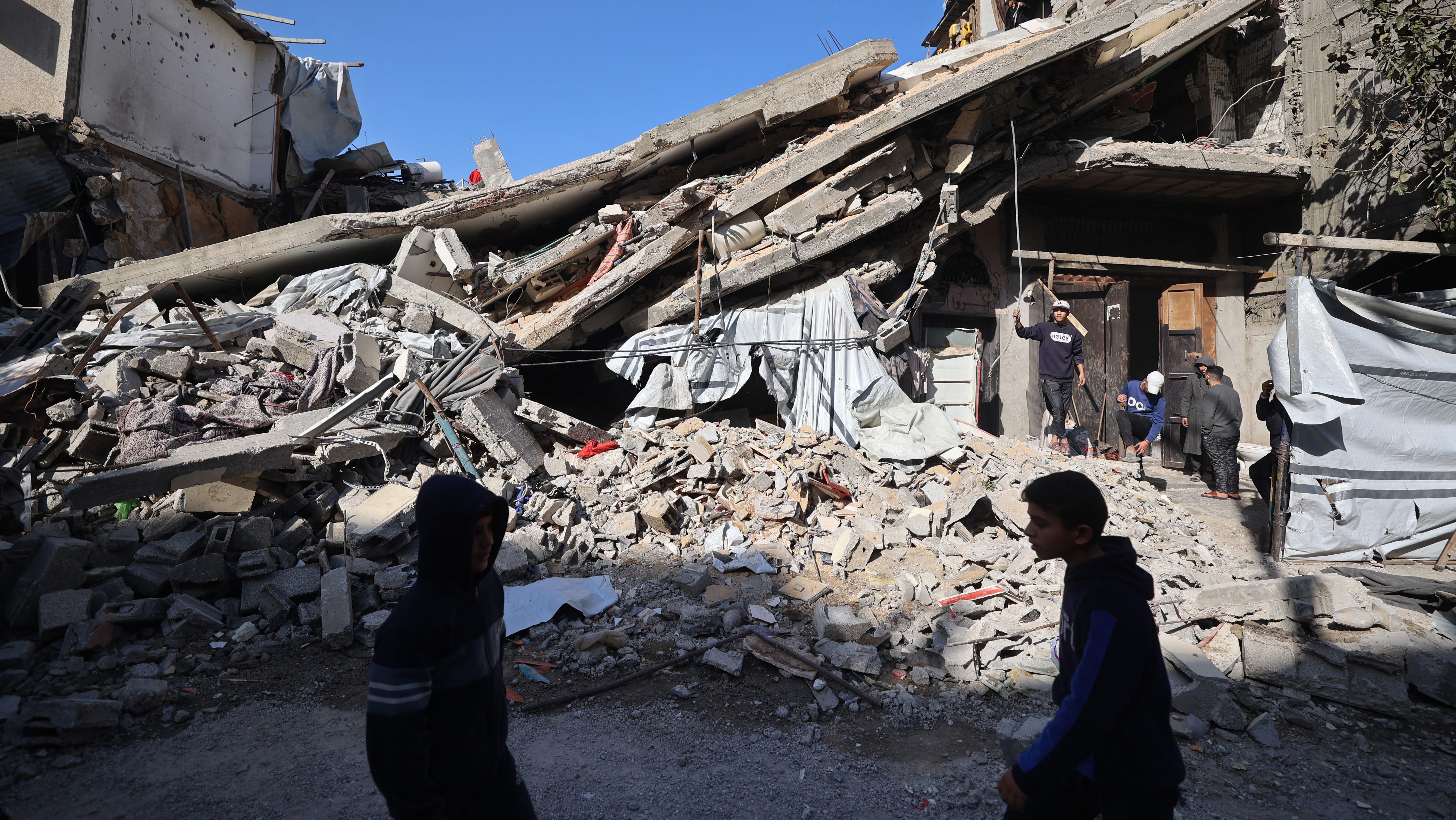 استشهاد 9 بينهم خمسة أطفال بنيران إسرائيلية في غزة