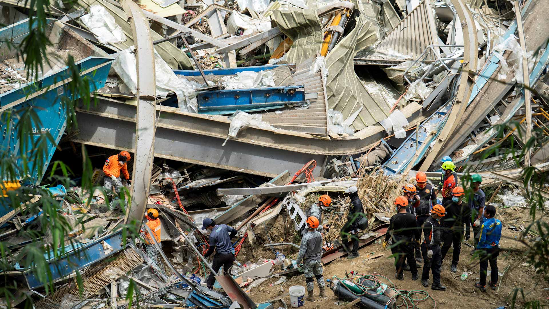 انهيار مكب نفايات في الفلبين يخلف 4 ضحايا مع إصابة 12 بجروح