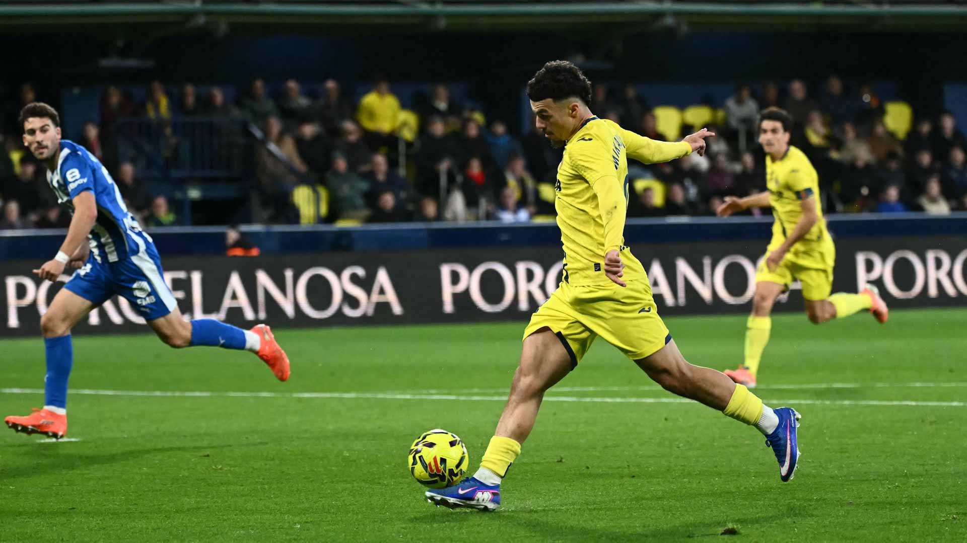 فياريال يخطف المركز الثالث في الدوري الإسباني لكرة القدم  