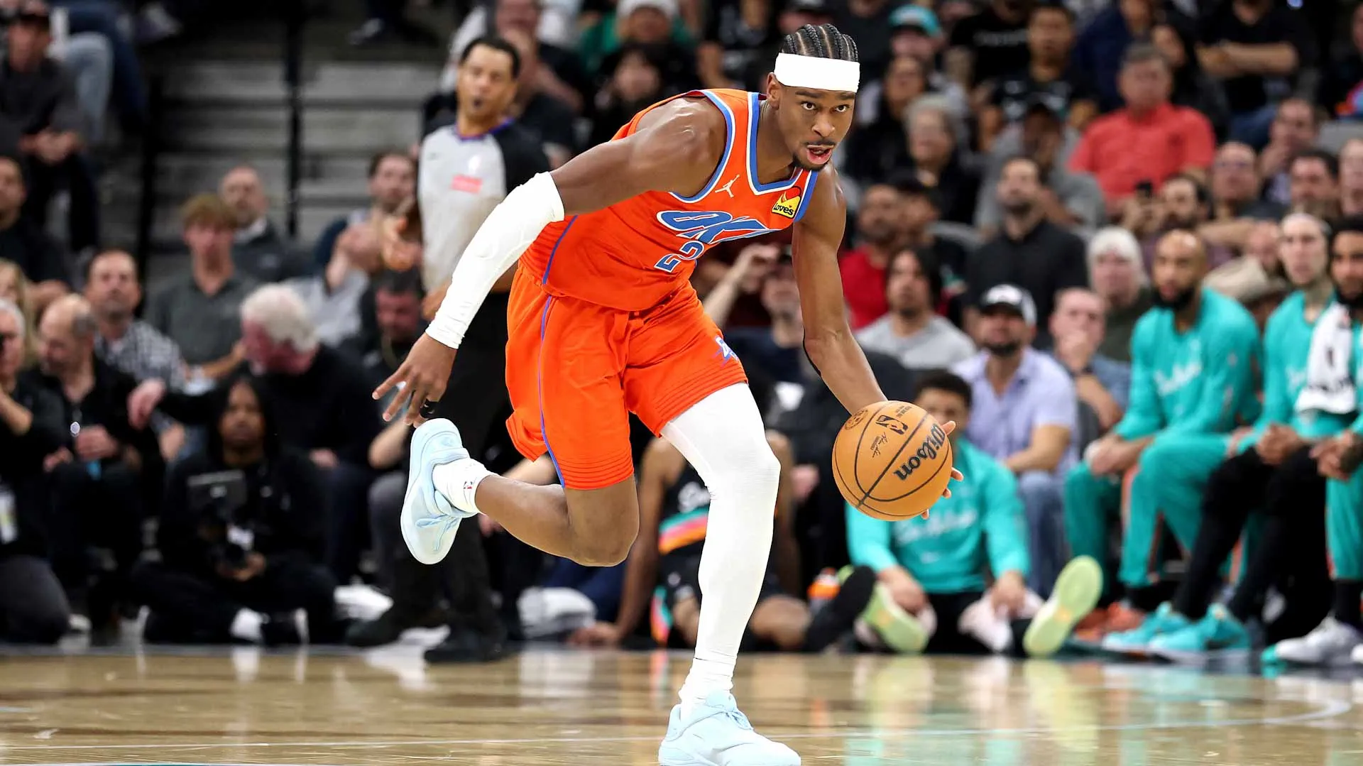 Gilgeous-Alexander leads Thunder to third straight win 