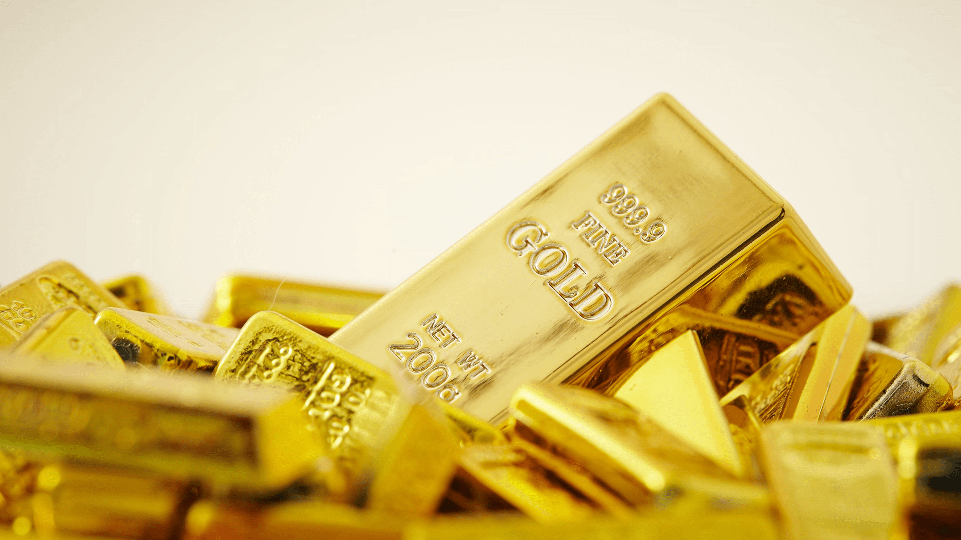 Gold surges past $4,600 as Silver, Platinum hit record highs 