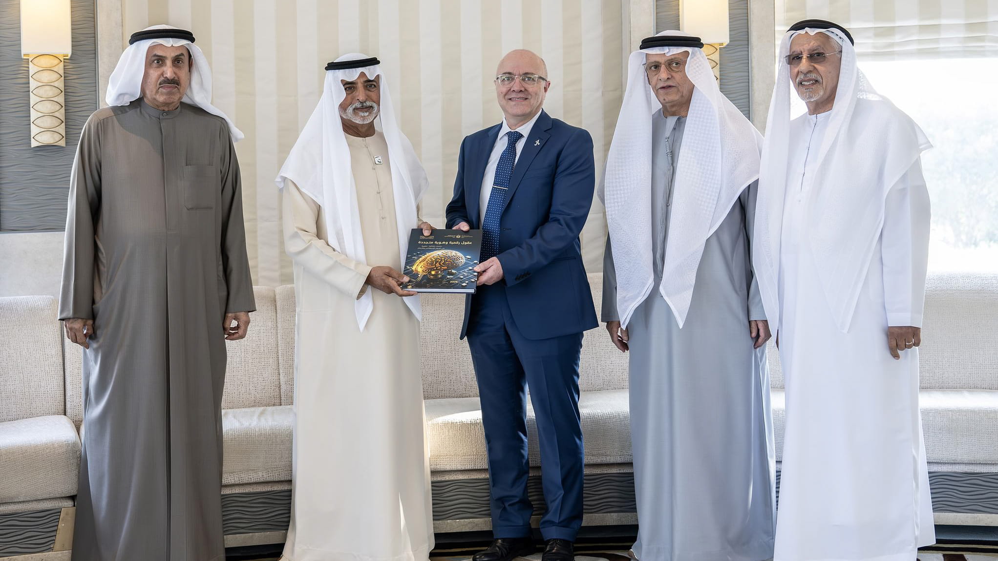 نهيان بن مبارك يشهد إطلاق كتاب "عقول رقمية وهوية متجددة" 