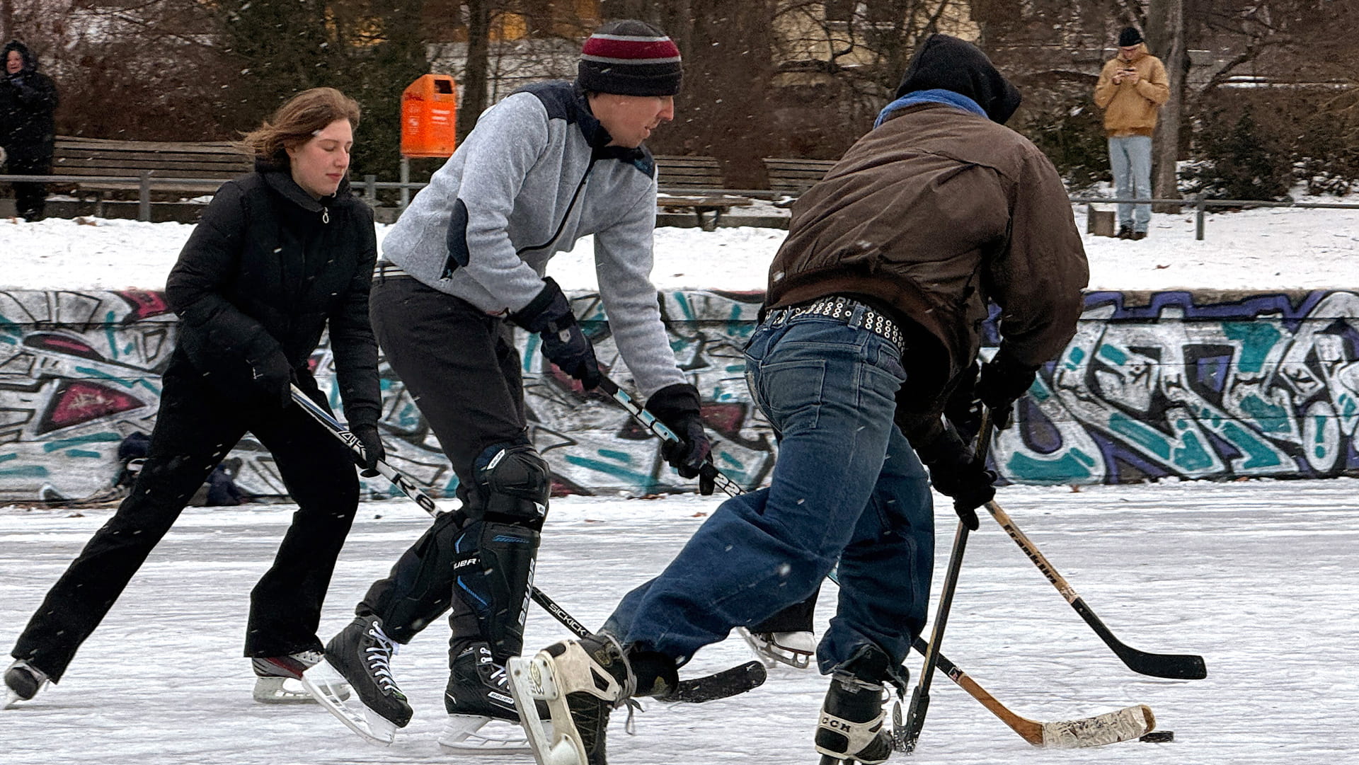 الجليد يربك حركة النقل ويعطّل الرحلات الجوية في وسط أوروبا